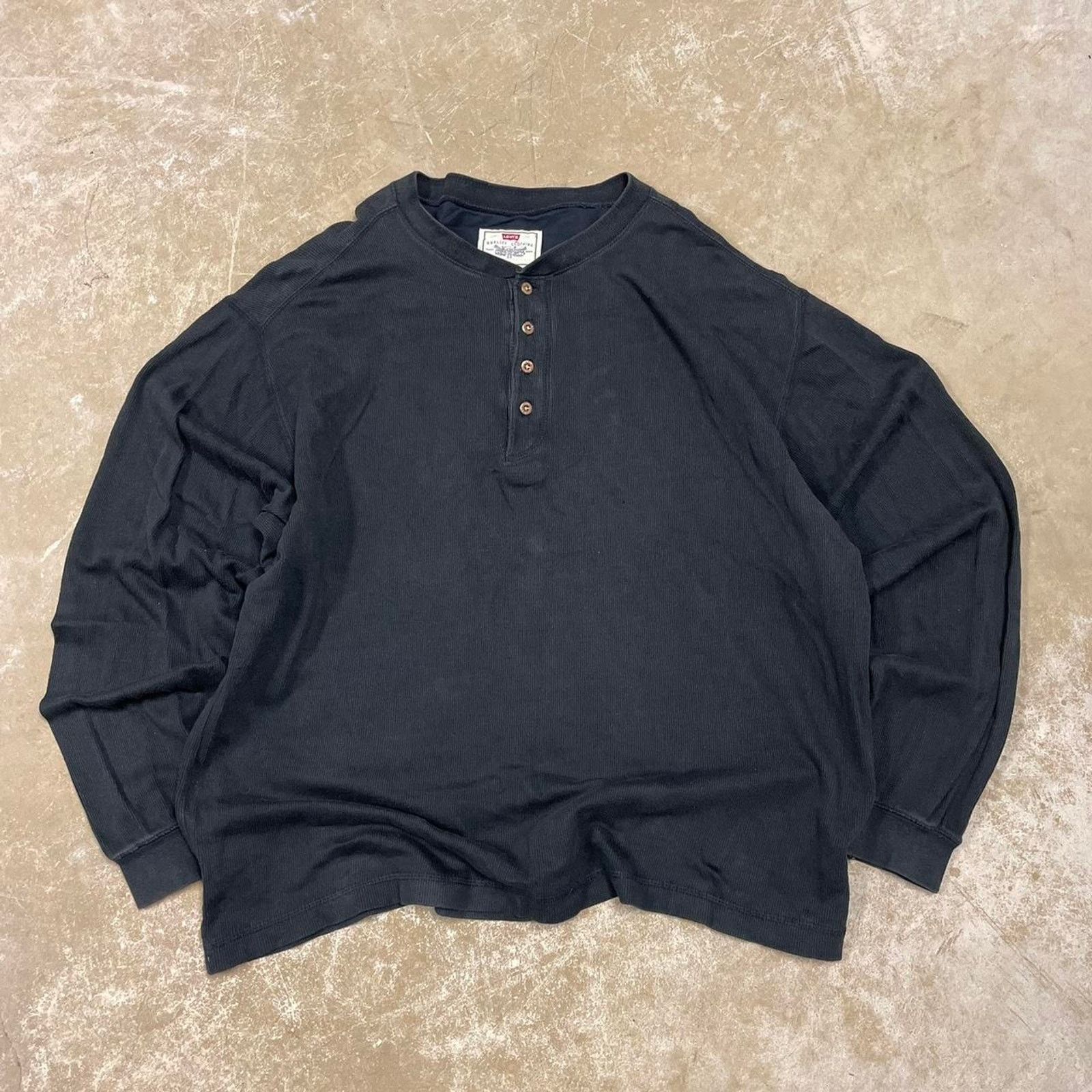 Levi's Vintage Levi's black long sleeve waffle knit henley shirt Si Size US XL / EU 56 / 4 - 1 Thumbnail
