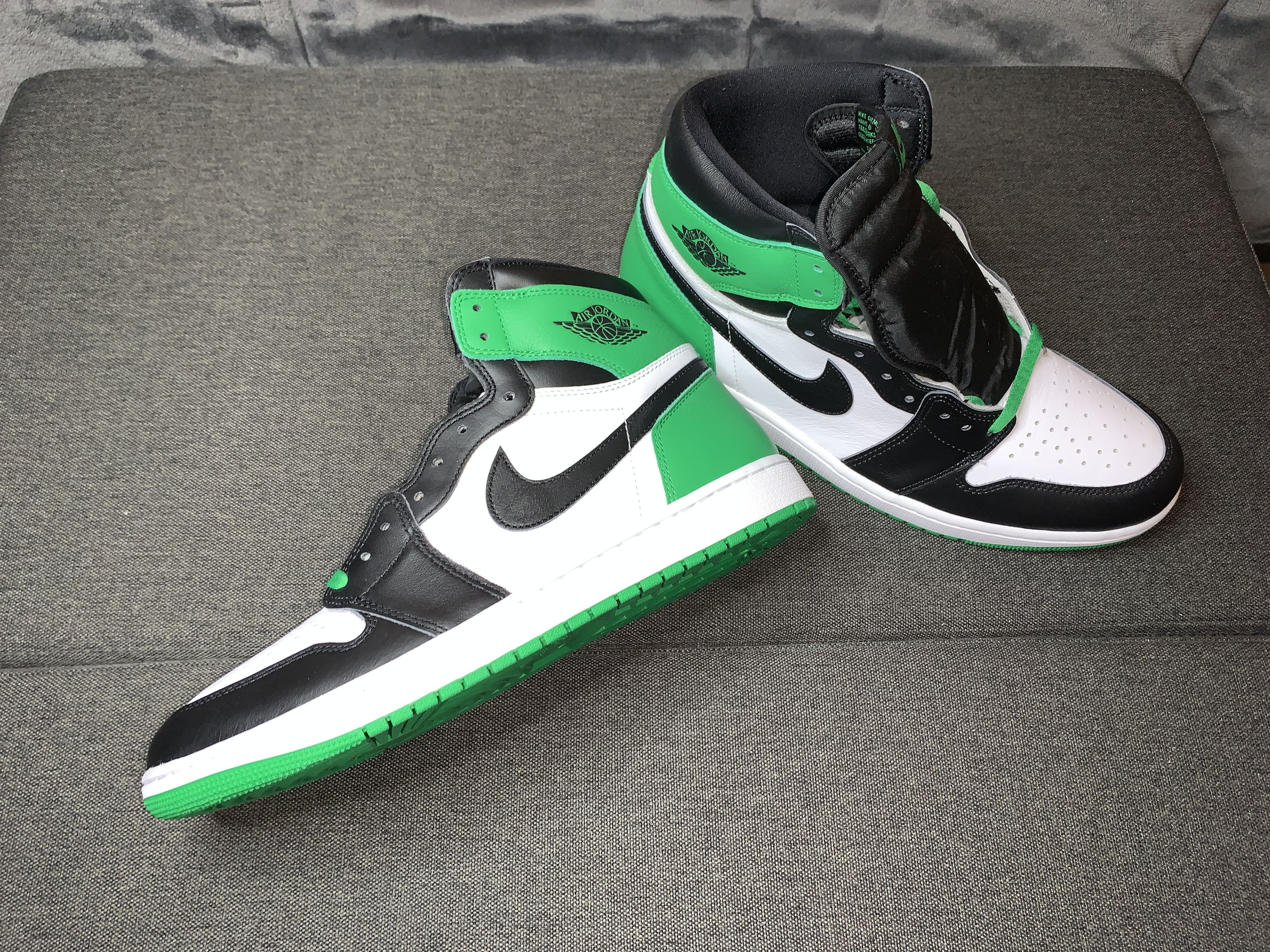Jordan Brand Nike Air Jordan 1 Retro High OG Lucky Green DZ5485-031 Size US 13 / EU 46 - 15 Thumbnail