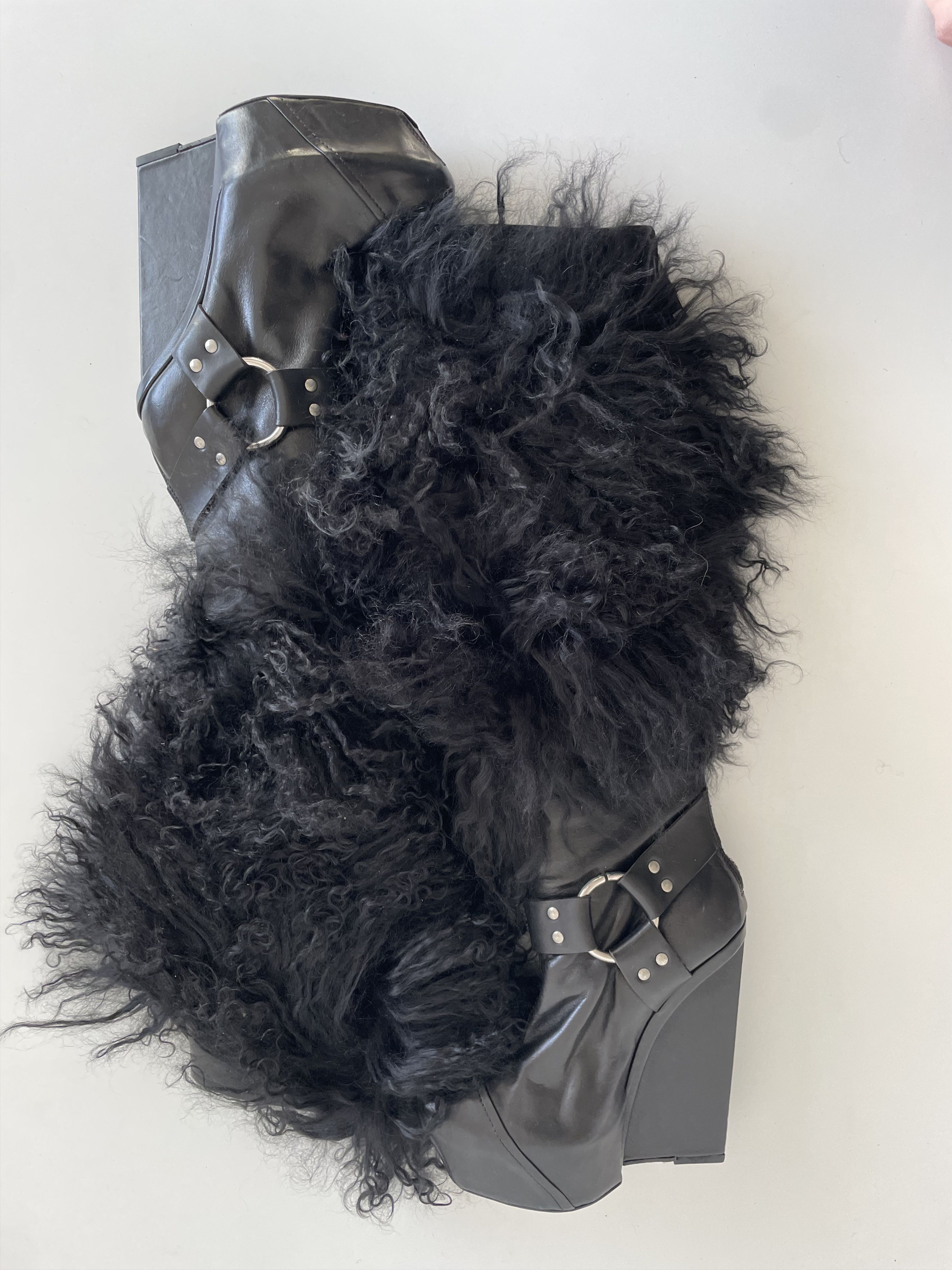 Gareth Pugh Gareth Pugh leather boots with Mongolian fur EU 38.5 Size US 8.5 / IT 38.5 - 4 Thumbnail