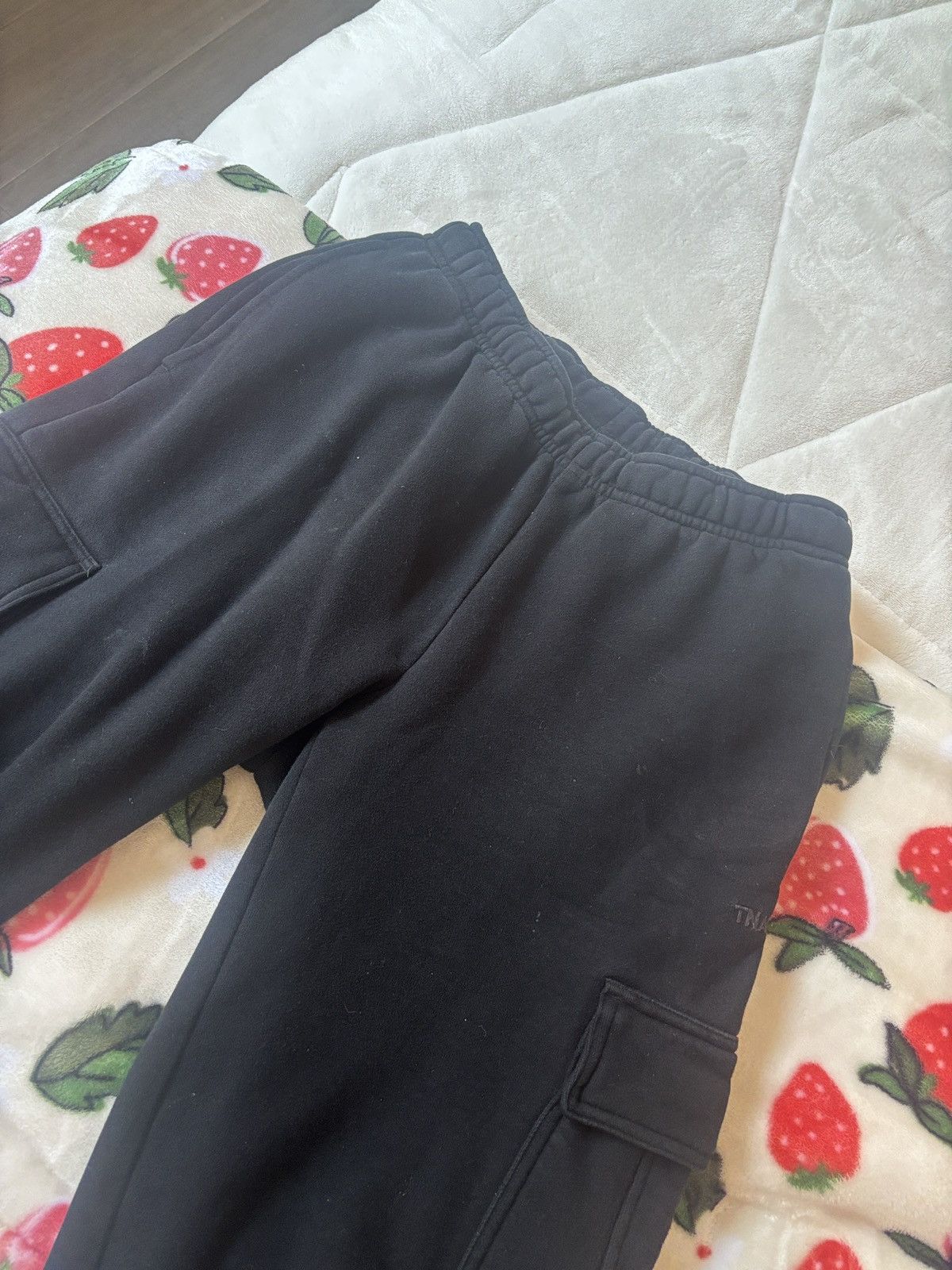 Aritzia Black Aritzia Cargo Sweats Size 26" / US 2 / IT 38 - 2 Thumbnail