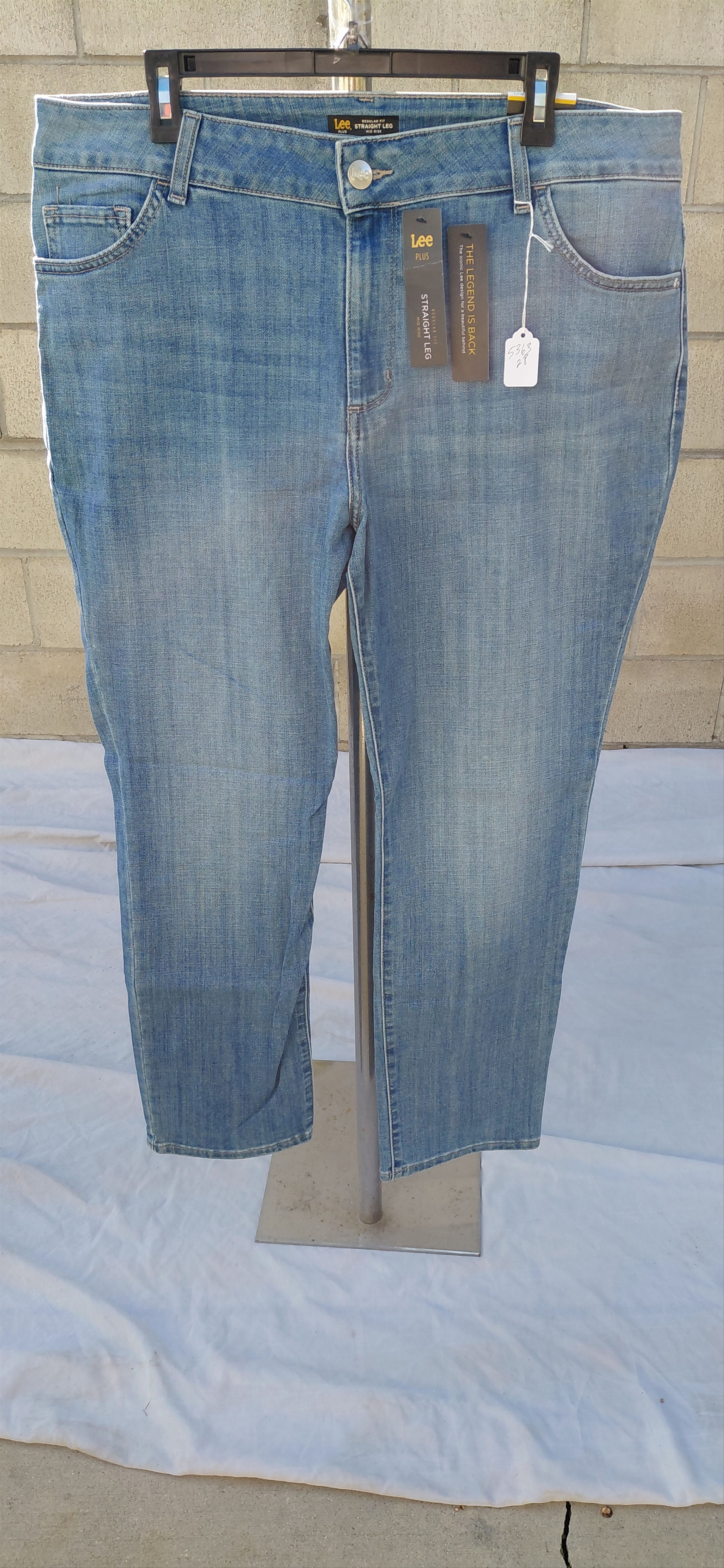 Lee 536328....Lee Straight Leg, Mid Rise Jeans 18W, 10P Size 40" / US 18 - 1 Thumbnail