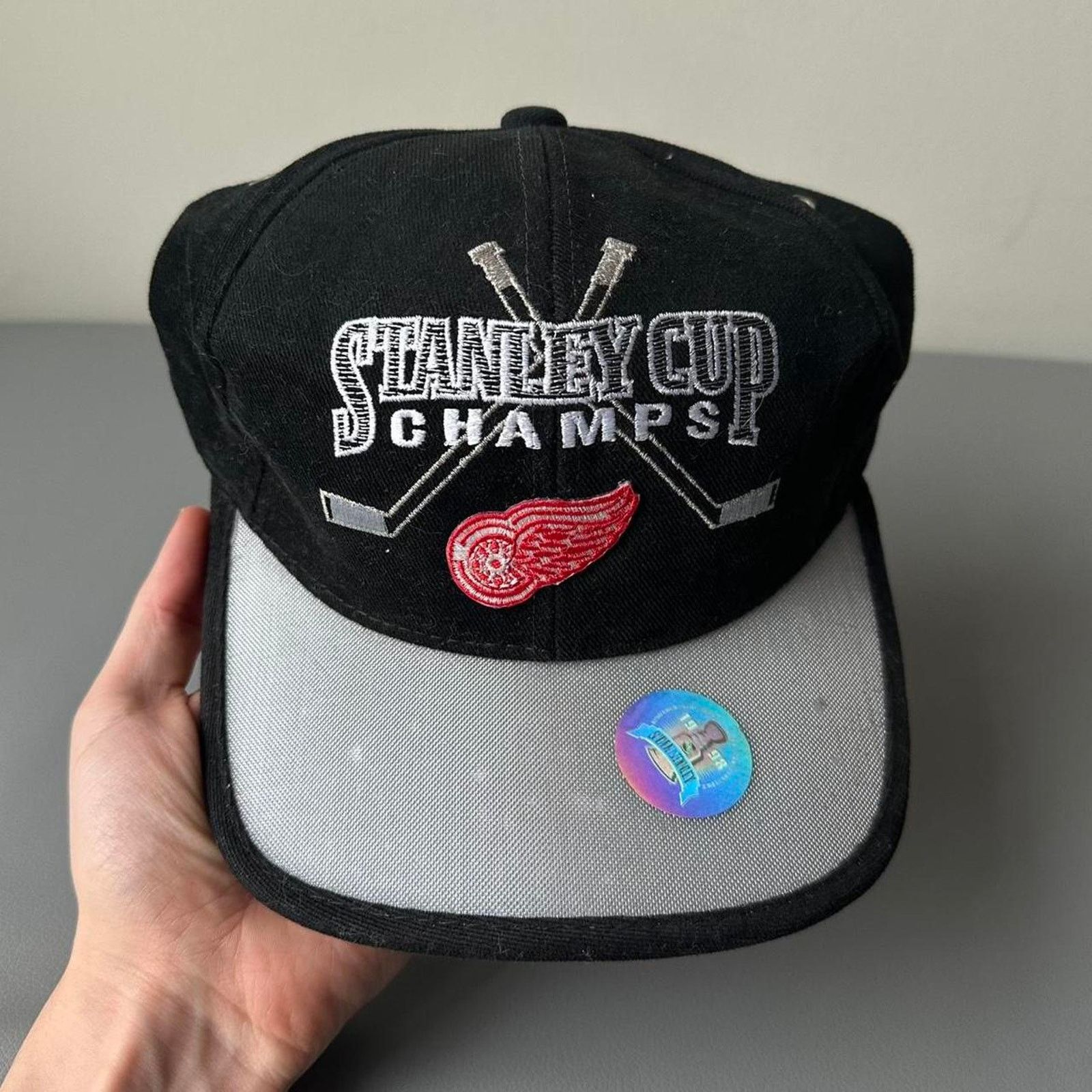 Starter × Vintage Vintage 1998 Detroit Red Wings Starter Stanley Cup NHL Hat Size ONE SIZE - 1 Thumbnail
