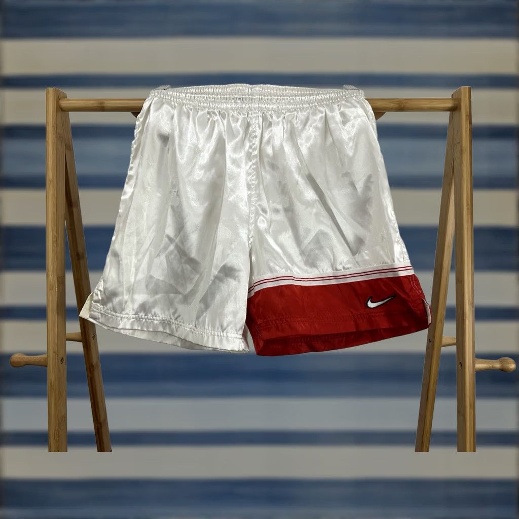 Nike Nike Swoosh Nylon Baggy Satin Shiny Women's Shorts M 90s VTG White Body Boyfriend Style Ladies Nike Shorts Mens Womens Size 32" / US 10 / IT 46 - 1 Thumbnail