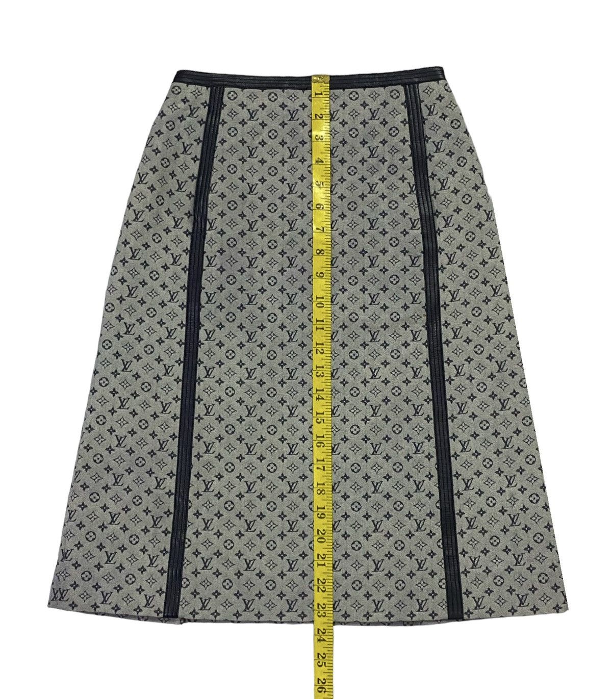 Louis Vuitton Vintage Louis Vuitton 2000 Runway Monogram Canvas Skirt Size 24" / US 00 / IT 34 - 5 Thumbnail