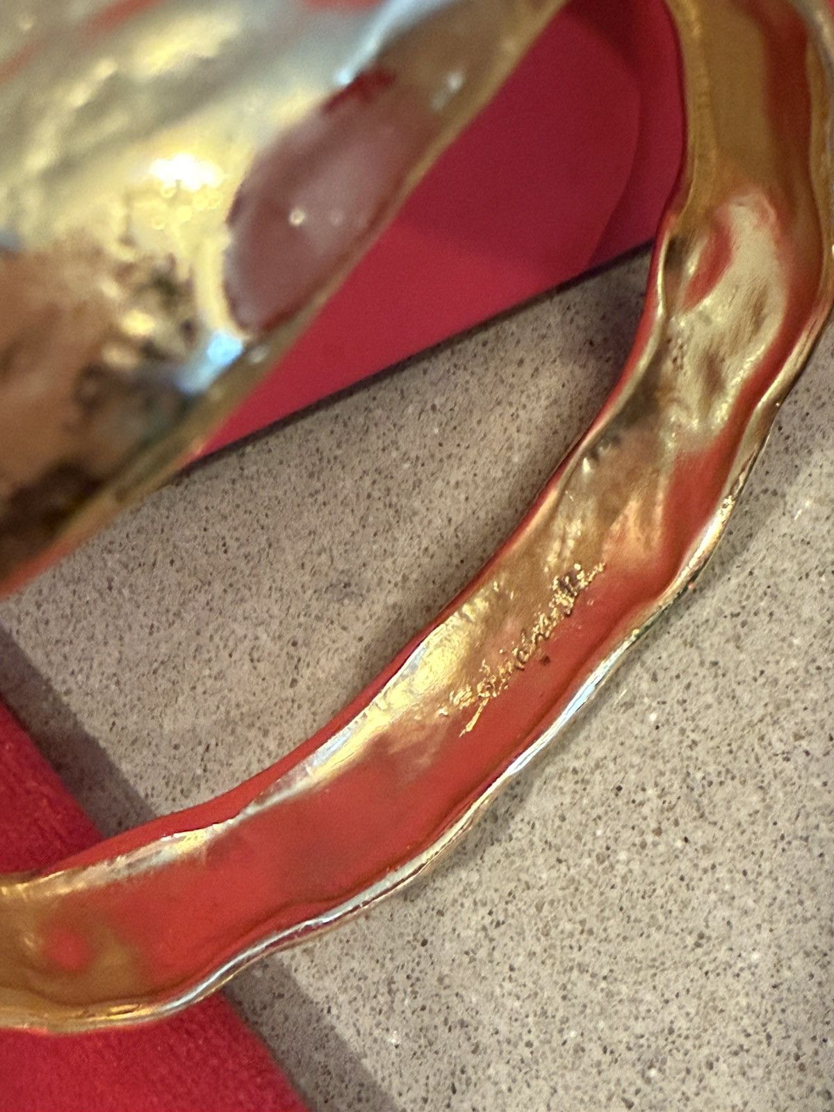 Schiaparelli 3 pièces Schiaparelli Hammered Gold Cuff Bracelet Size ONE SIZE - 7 Thumbnail