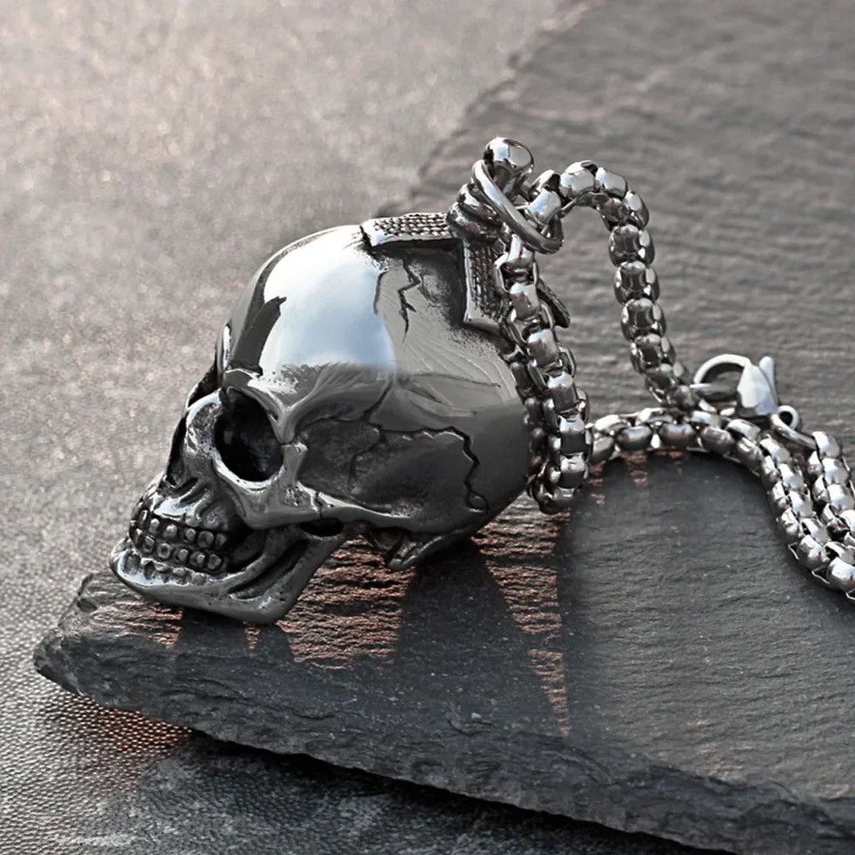 Vintage Retro Silver Goth Skull Necklace Size ONE SIZE - 2 Thumbnail