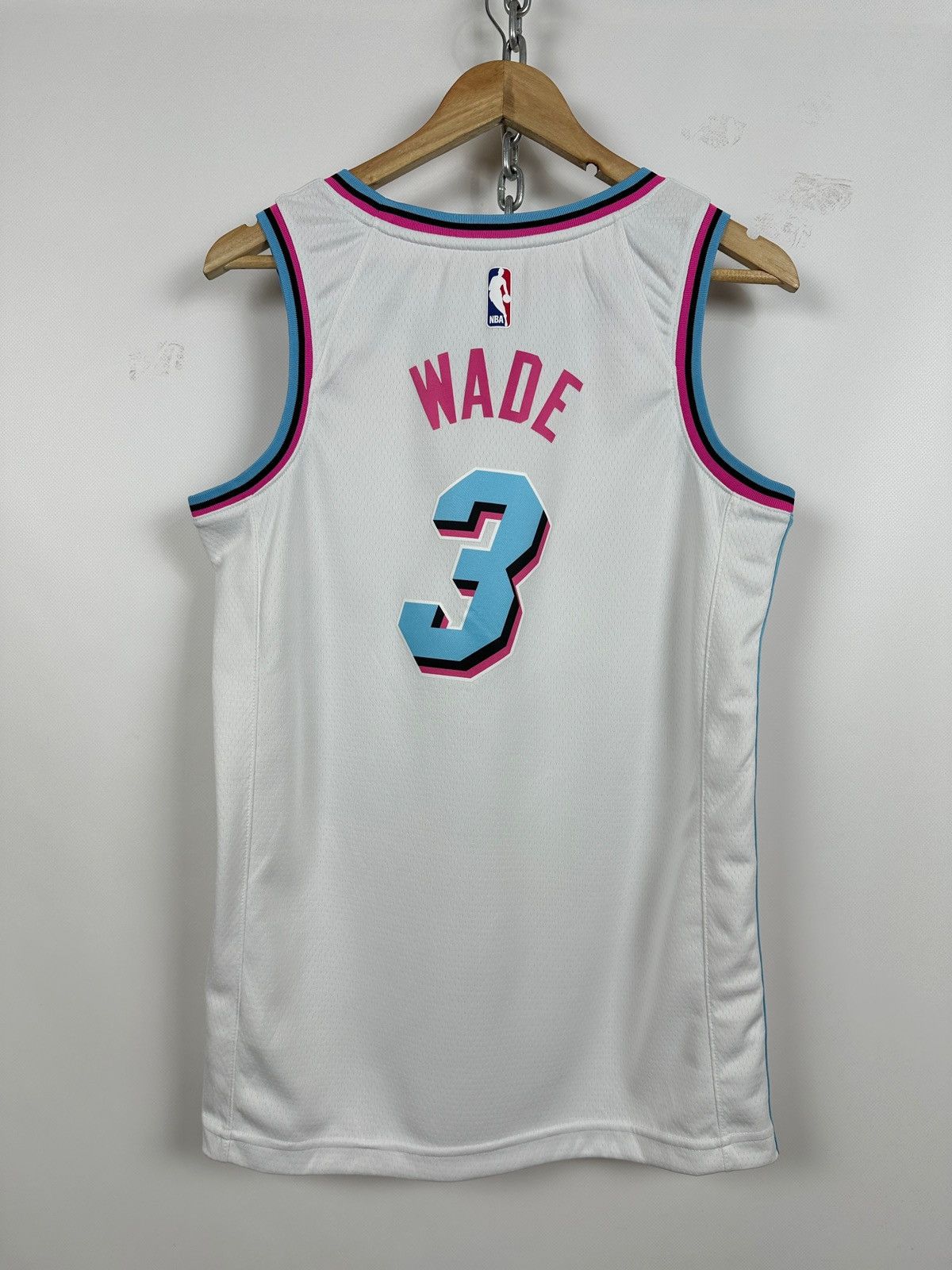 NBA Nike Miami Heat Swingman Vice City Dwyane Wade Jersey Size US S / EU 44-46 / 1 - 2 Thumbnail