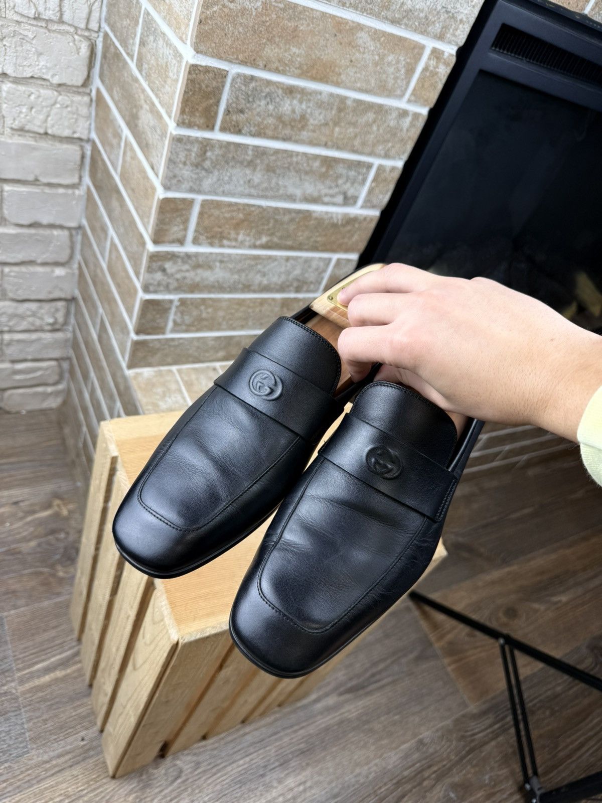 Gucci Gucci GG Black Leather Loafers Embossed Logo Size US 7.5 / EU 40-41 - 4 Thumbnail