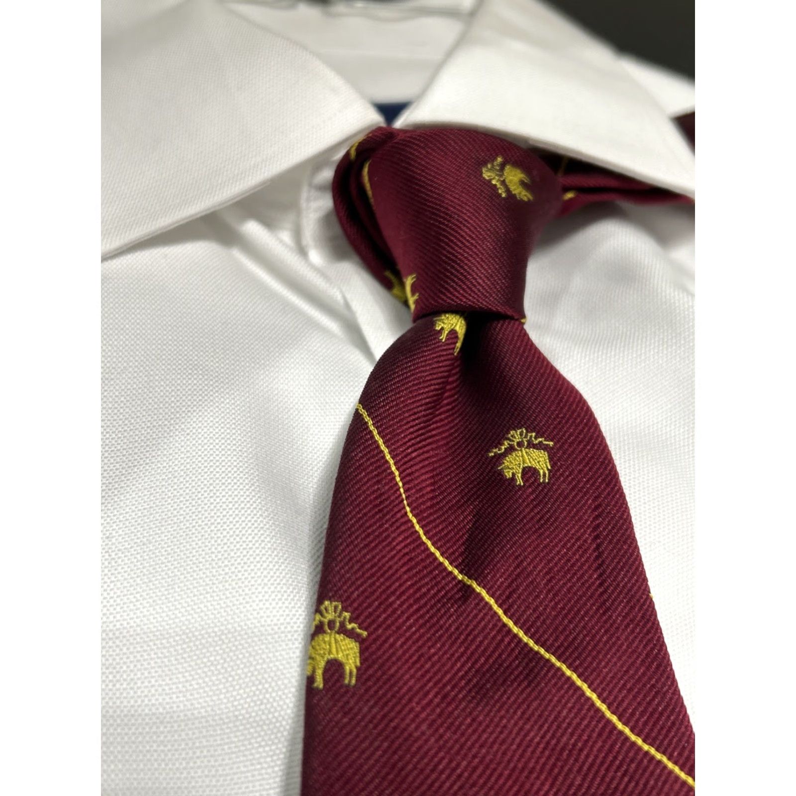 Brooks Brothers VINTAGE Brooks Brothers Makers Mens Tie Classic Merlot Gold Sheep Pattern Silk 100% Silk 57-60in Red US Mens Size ONE SIZE - 4 Thumbnail