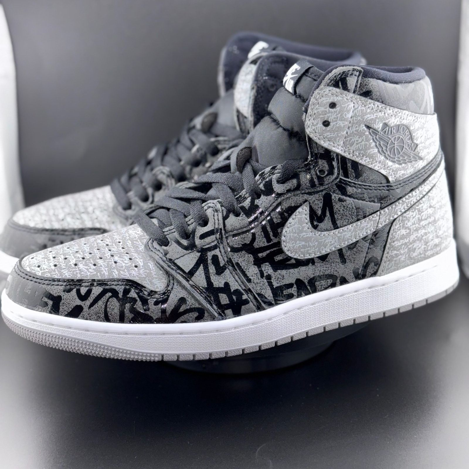Jordan Brand Jordan 1 Retro High OG Rebellionaire Size US 9.5 / EU 42-43 - 2 Thumbnail