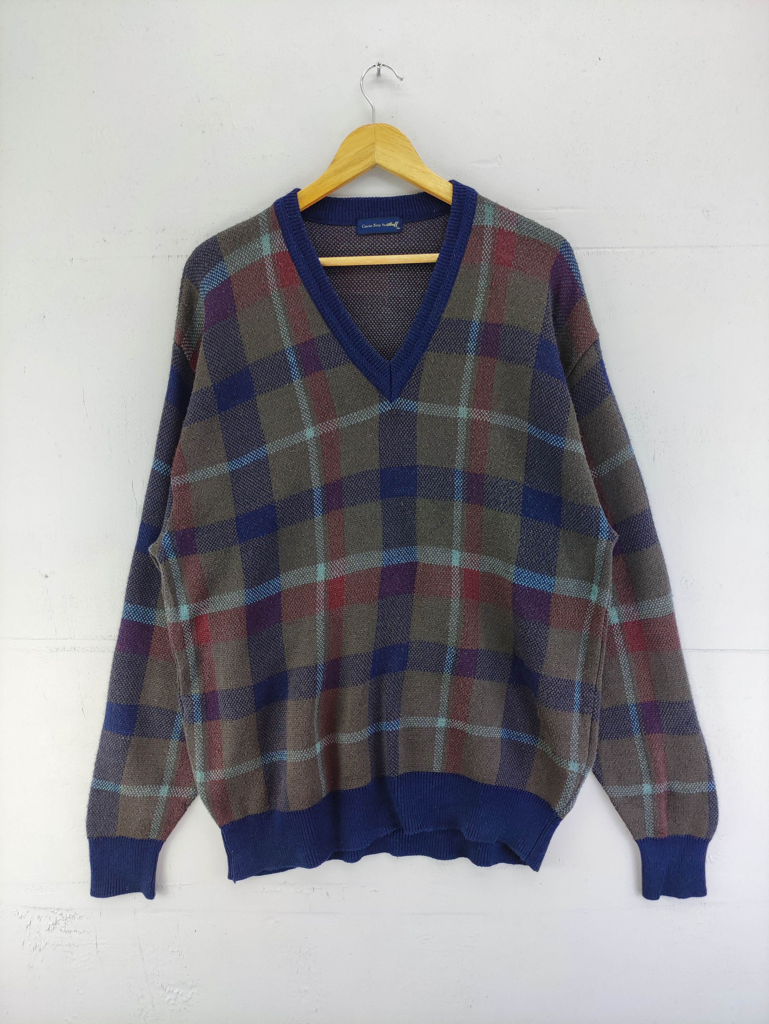 Japanese Brand Vintage Curio Sity Wool V-neck Sweatshirt Jumper Size US L / EU 52-54 / 3 - 1 Thumbnail