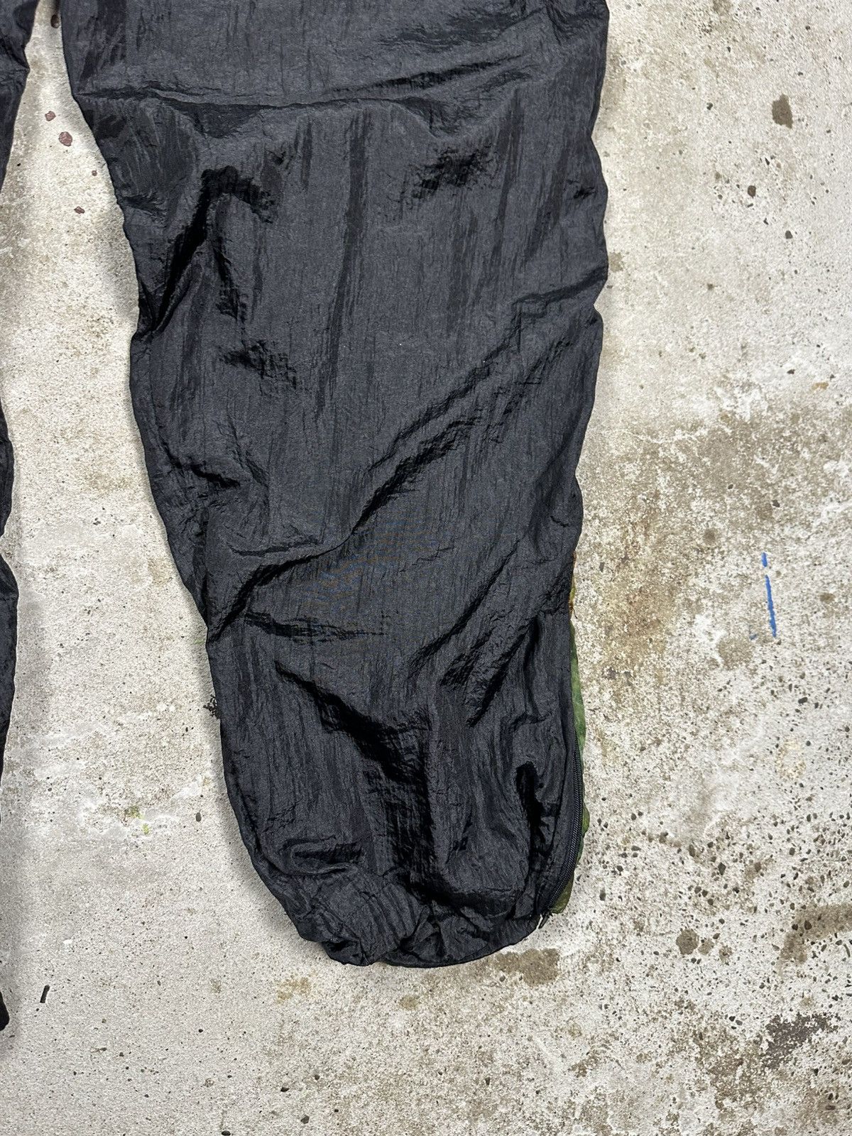 Sergio Tacchini Vintage 90s Sergio Tacchini Black Baggy Track Pants Taped Size US 34 / EU 50 - 12 Thumbnail