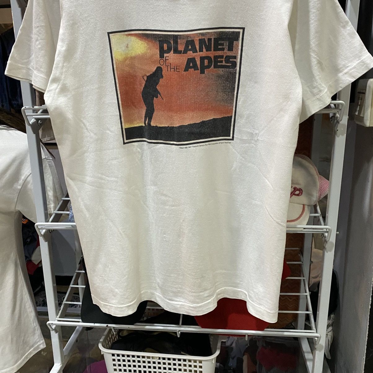 Vintage Vintage 1997 Planet Of The Apes Movie Shirt. Size US M / EU 48-50 / 2 - 4 Thumbnail