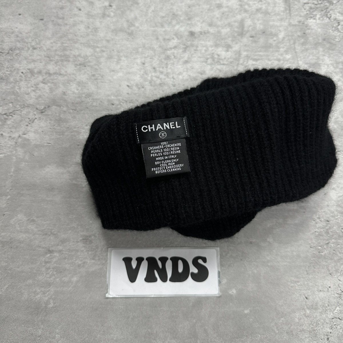 Chanel Chanel Pearl Script Logo Cashmere Beanie Black Size ONE SIZE - 4 Thumbnail