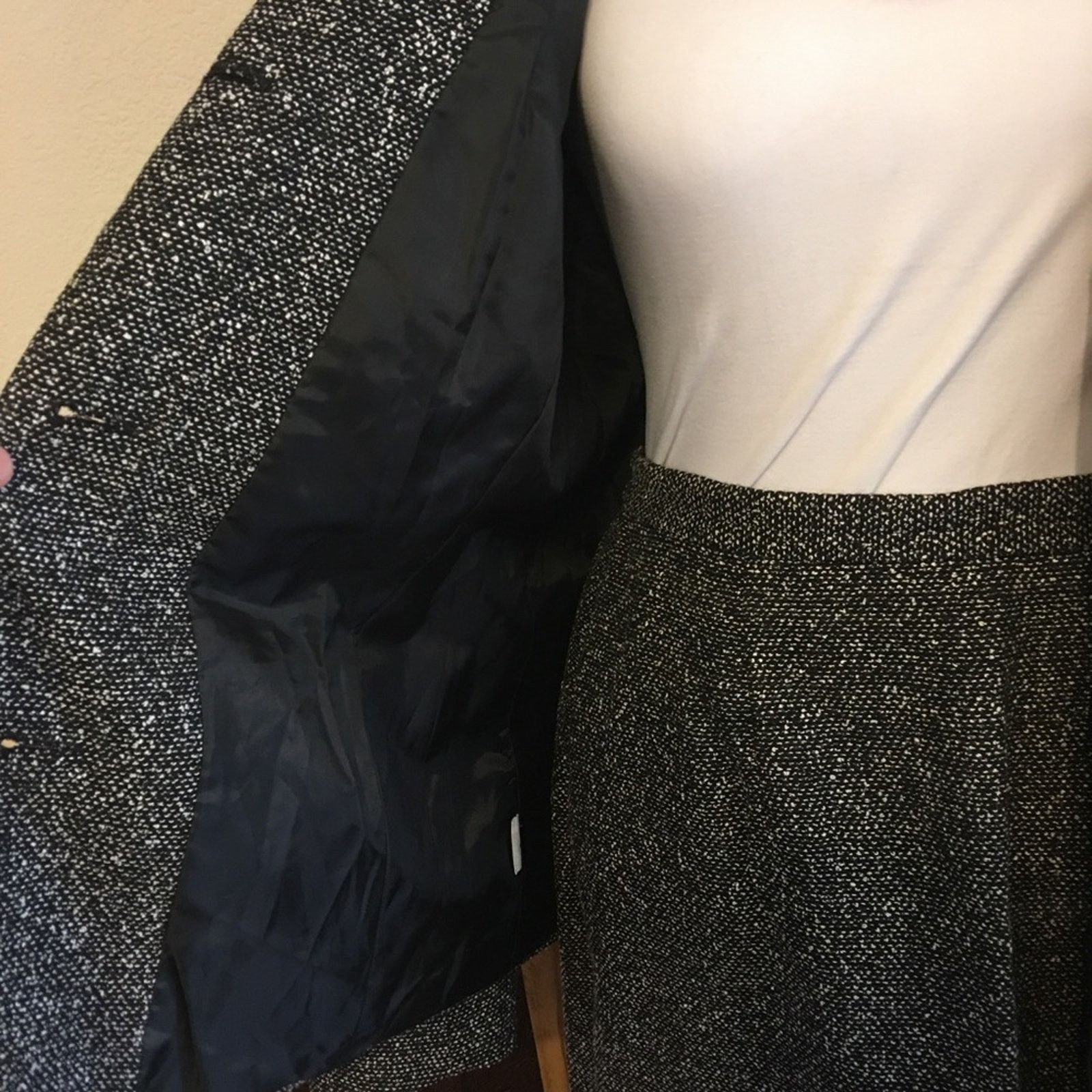 Vintage Villager black & white boucle career skirt suit 10 Size L / US 10 / IT 46 - 10 Thumbnail