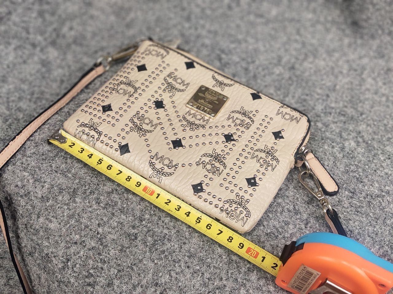 MCM MCM Authentic Vintage Small beige monogram crossbody Zip Bag Size ONE SIZE - 21 Thumbnail