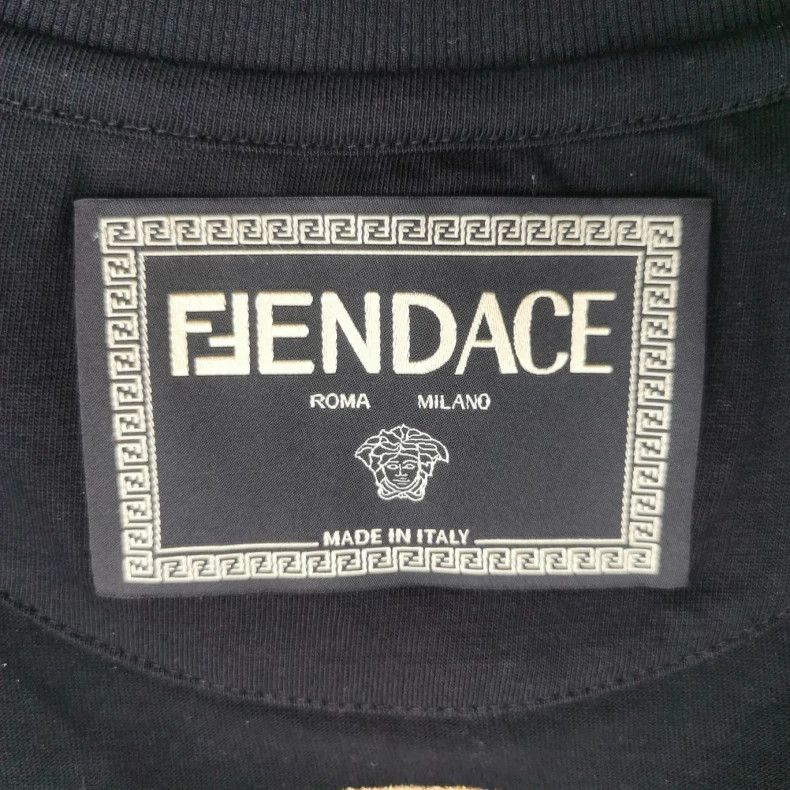 Versace Versace Cotton monogram logo crew neck T-shirt Size US S / EU 44-46 / 1 - 4 Thumbnail