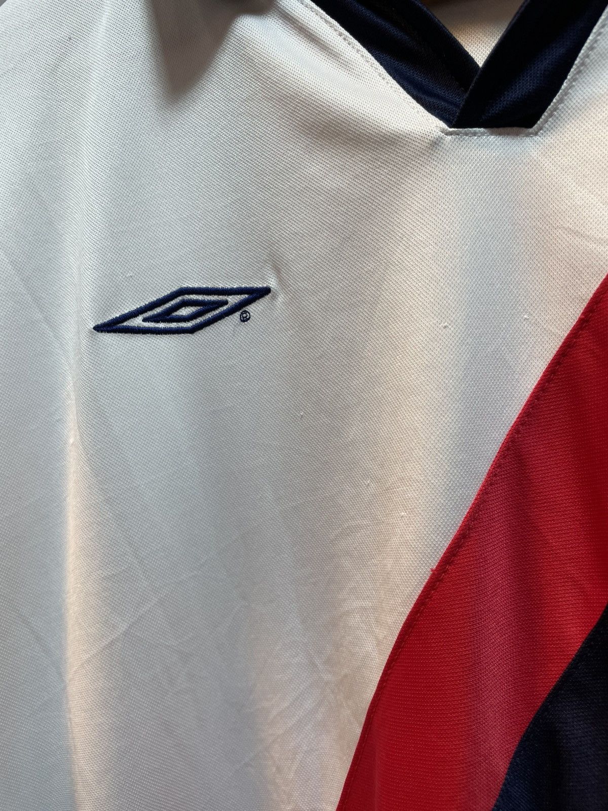 Umbro Vintage 2001-2002 England Fooll Team Training Kit Size US XL / EU 56 / 4 - 9 Thumbnail