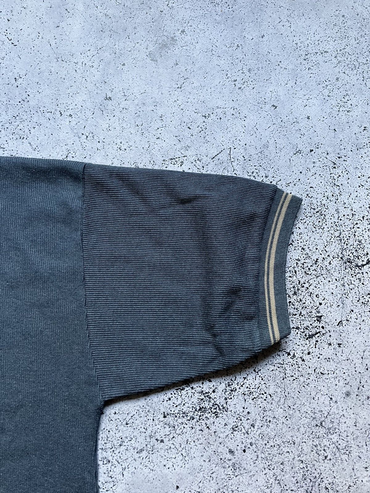 Vintage Vintage Oakley Rare T-shirt Embroidered Logo Tee Y2K USA Size US M / EU 48-50 / 2 - 7 Thumbnail