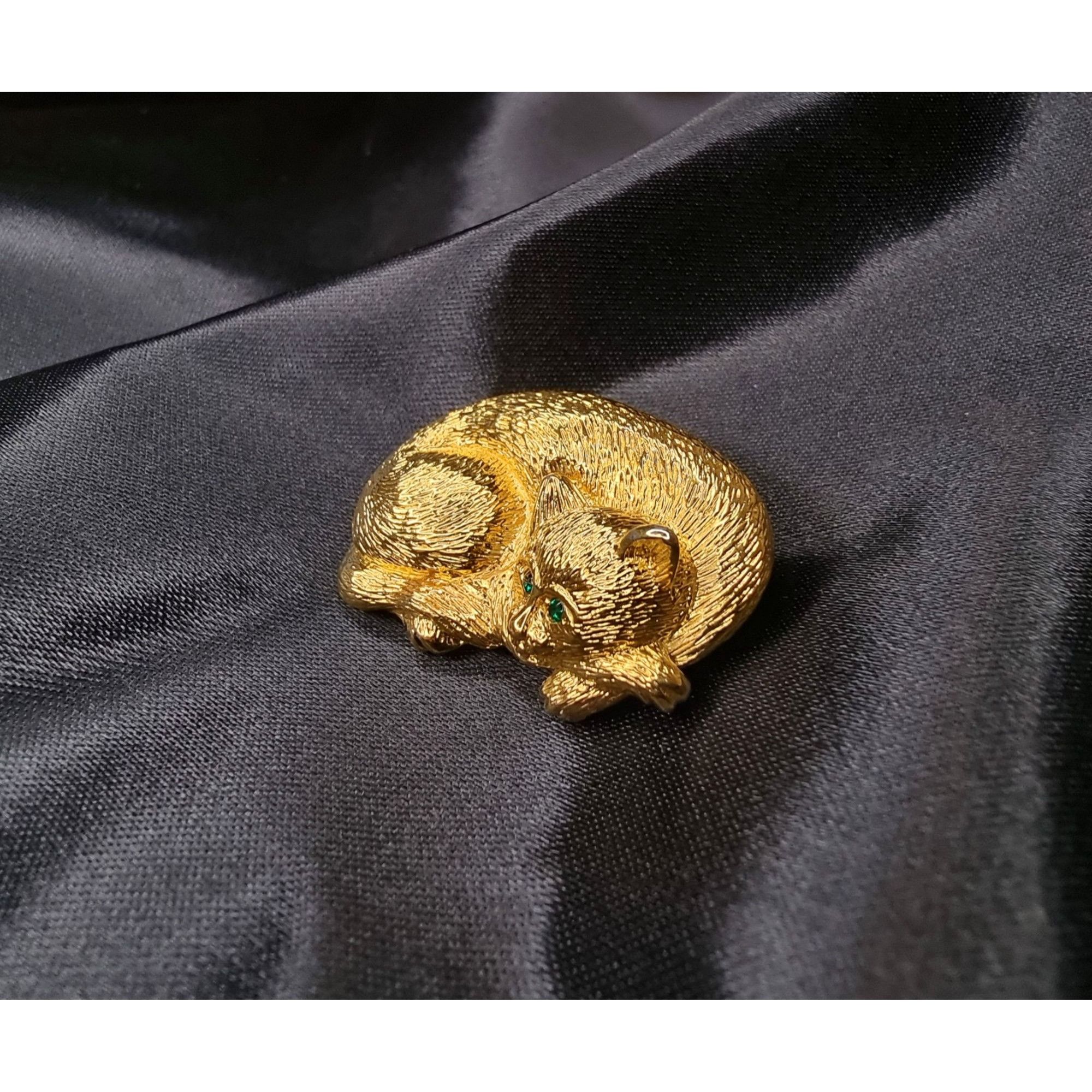 Vintage Rare Find Vintage Les Bernard Gold-Tone Cat Brooch With Gree Size ONE SIZE - 2 Thumbnail