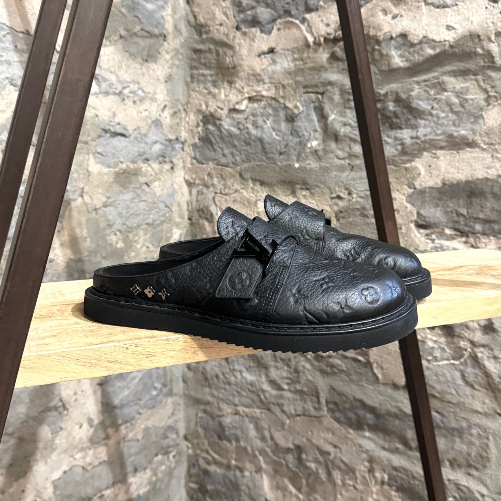Pre-owned Louis Vuitton Black Leather Lv Monogram Embossed Easy Mule Shoess Shoes