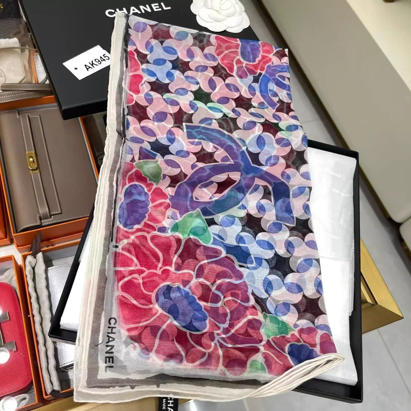 Chanel Chanel 90x90 Scarf Like New Sale Size ONE SIZE - 4 Thumbnail