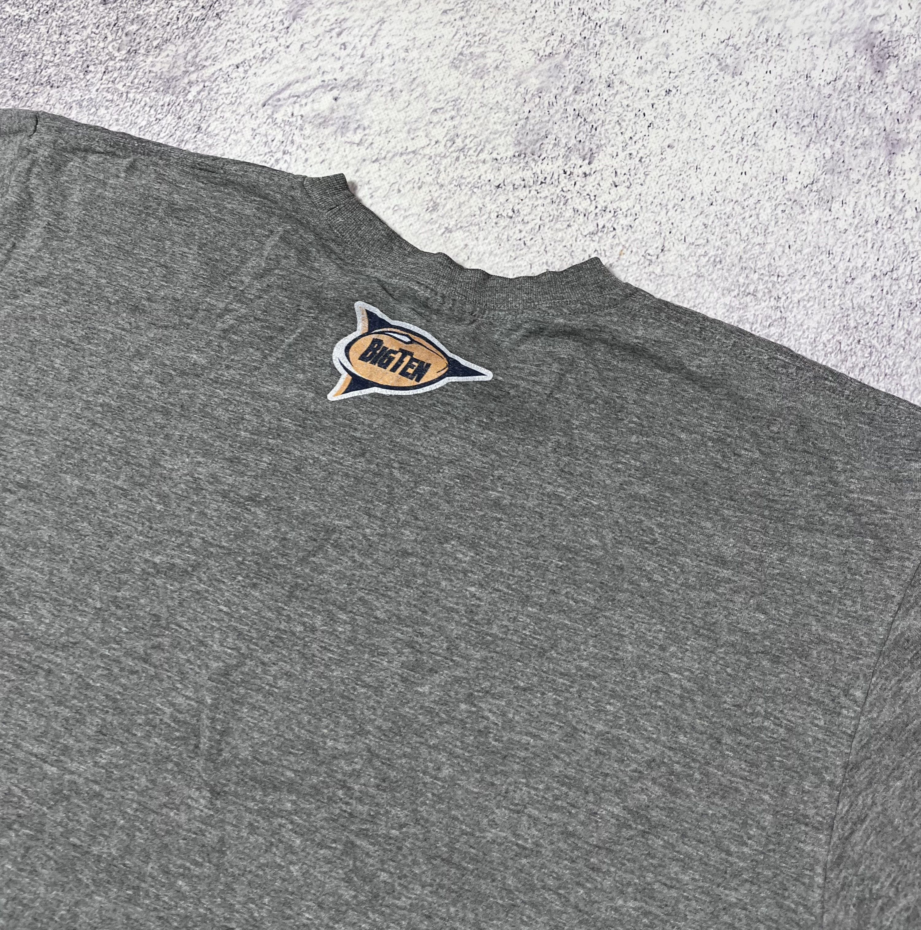 Nike × Vintage Vintage men’s T-shirt Nike Team sport ILLINOIS FOOTBALL Size US XL / EU 56 / 4 - 18 Thumbnail
