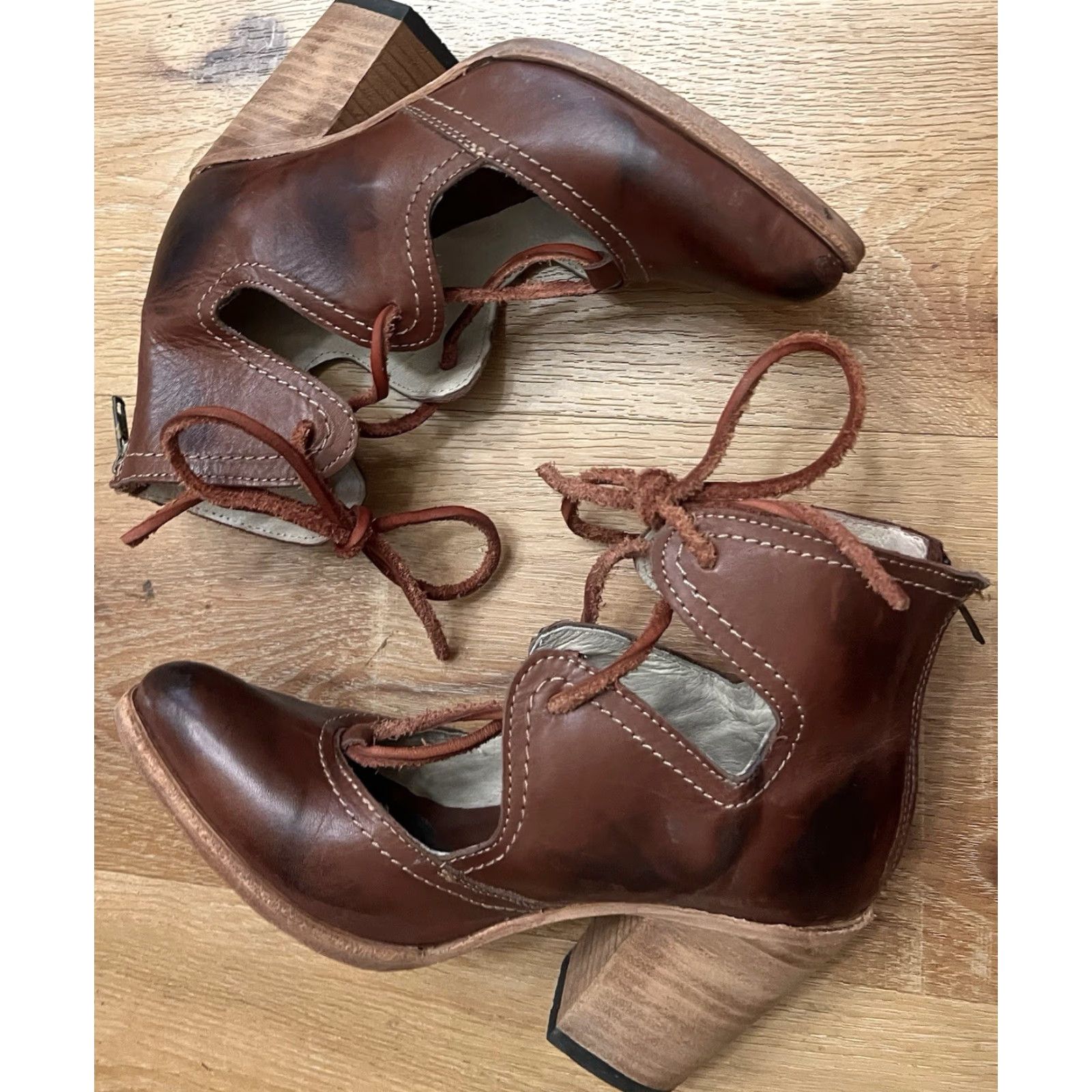 FREEBIRD Freebird By Steven Bootie Womens 7 Red Distressed Suede Leather Insole Block Heel EUC Size US 7 / IT 37 - 3 Thumbnail