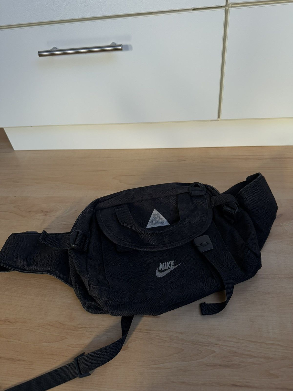 Nike ACG Nike ACG 1990s cross body technical utility bag (13”x9”) Size ONE SIZE - 2 Thumbnail