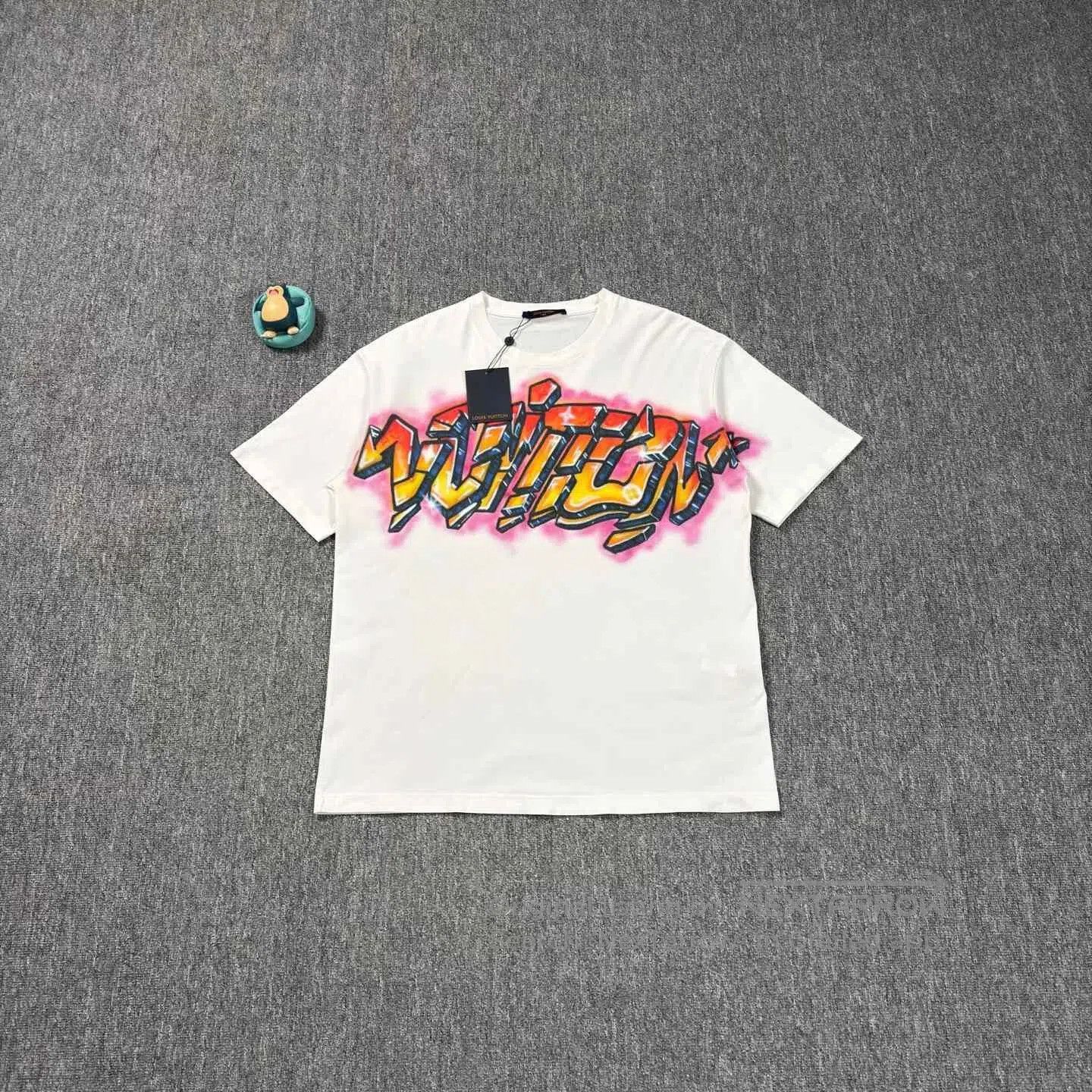 Louis Vuitton LV White Graffiti Short-Sleeve Shirt. Size US XL / EU 56 / 4 - 1 Thumbnail