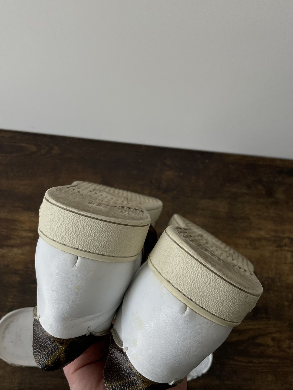 Louis Vuitton Louis Vuitton White Monogram Frontrow Sneakers Size US 8 / IT 38 - 11 Thumbnail