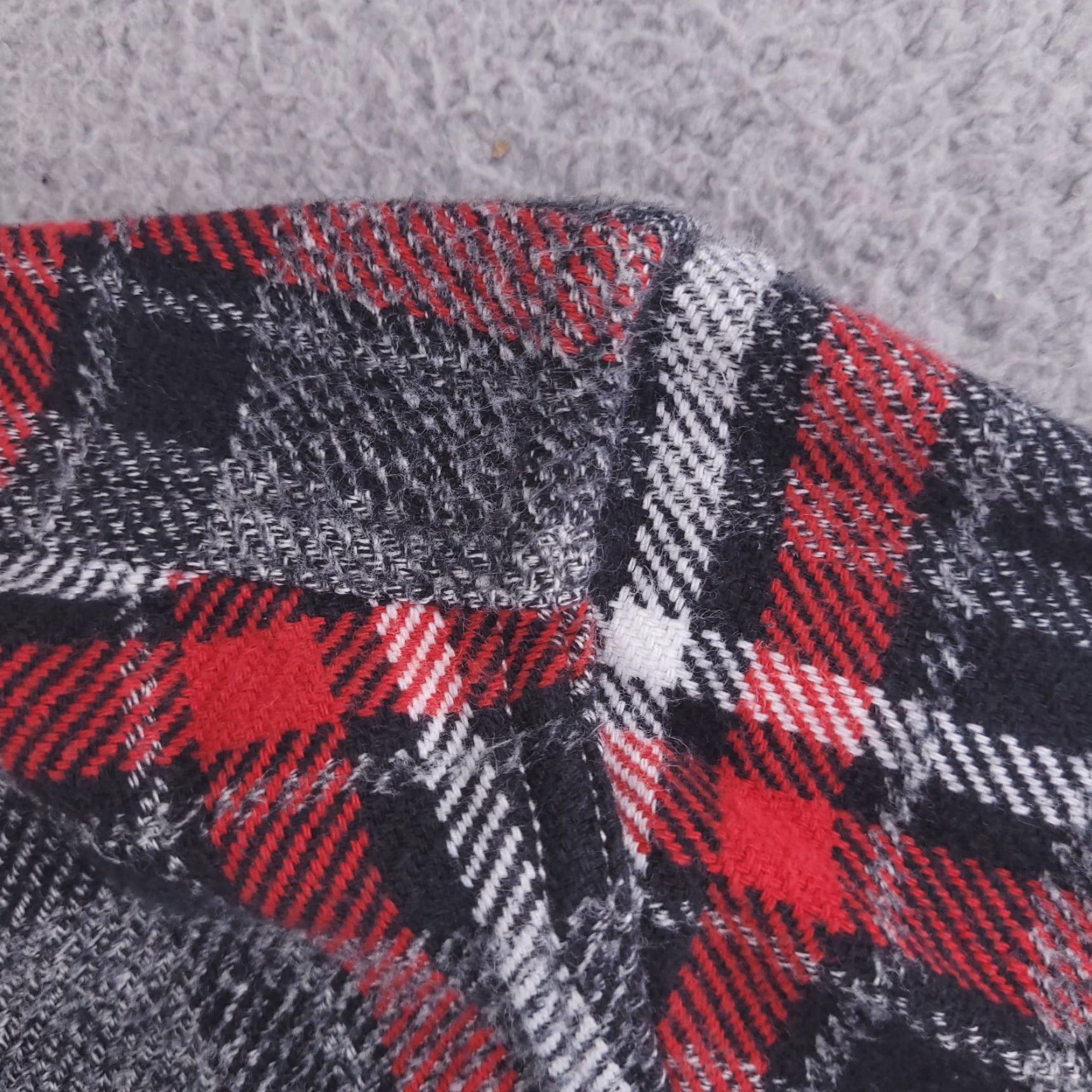 Gap **Red Flannel Gap Mens Heavyweight Button-Up Shirt** User: **Black Flannel Gap Mens Heavyweight Button-Up Shirt** Size US S / EU 44-46 / 1 - 4 Thumbnail