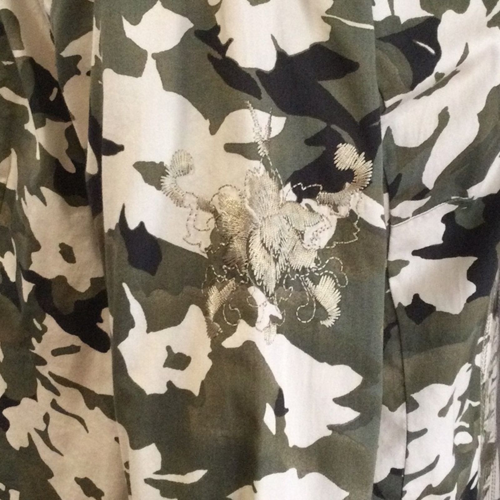 Chicos Chico's Camouflage Embroidered L/S Button Front Shirt 2/L/12 Size L / US 10 / IT 46 - 8 Thumbnail