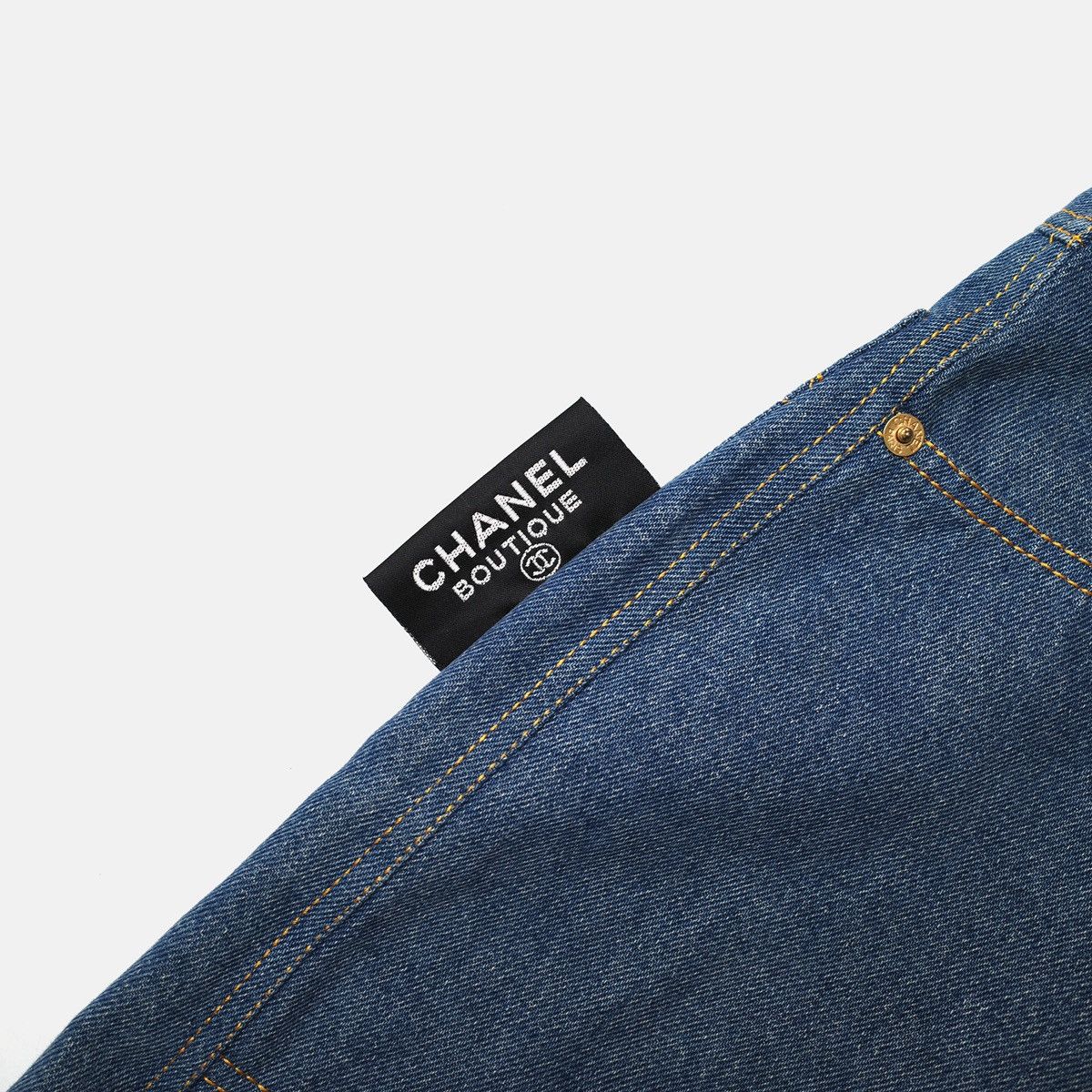Chanel 1990-2000’s Chanel Contrasting Stitching Denim Shorts Size 36" / US 14 / IT 50 - 4 Thumbnail