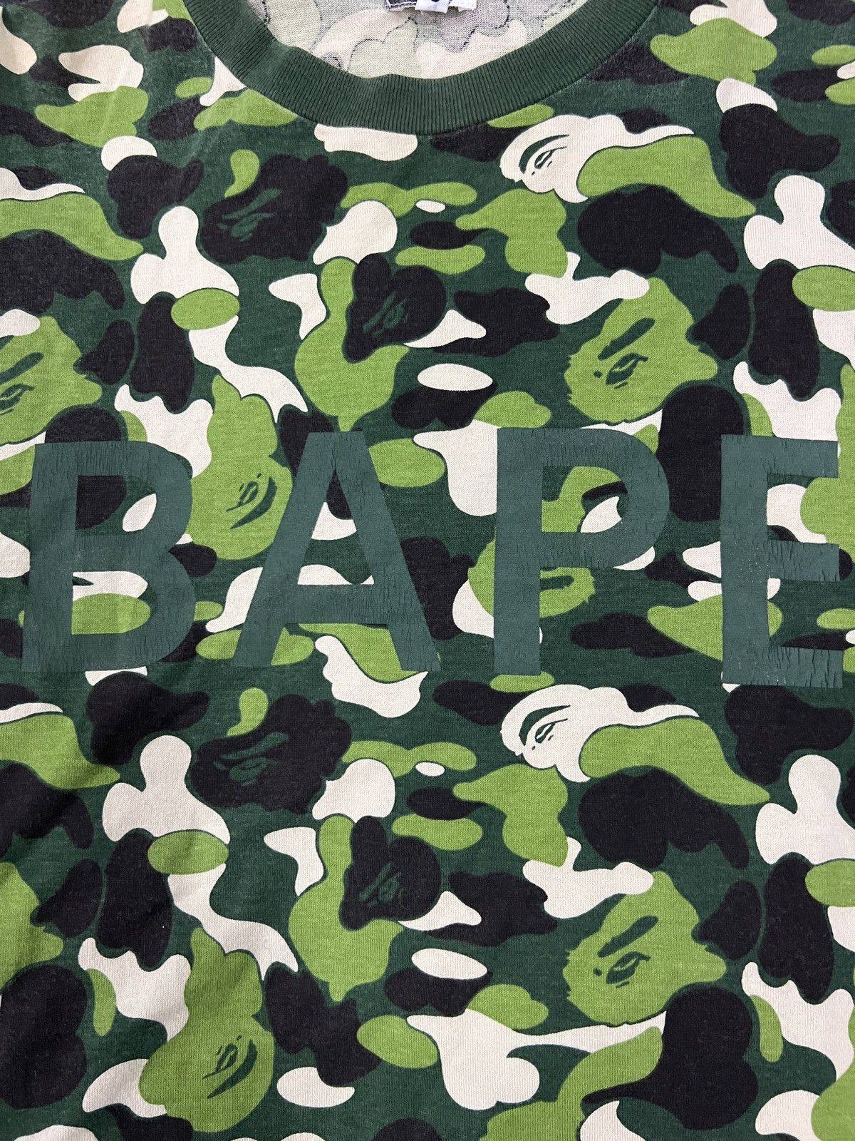 Bape A Bathing Ape 2008–2012 Green Camo Logo T-Shirt Size US M / EU 48-50 / 2 - 4 Thumbnail