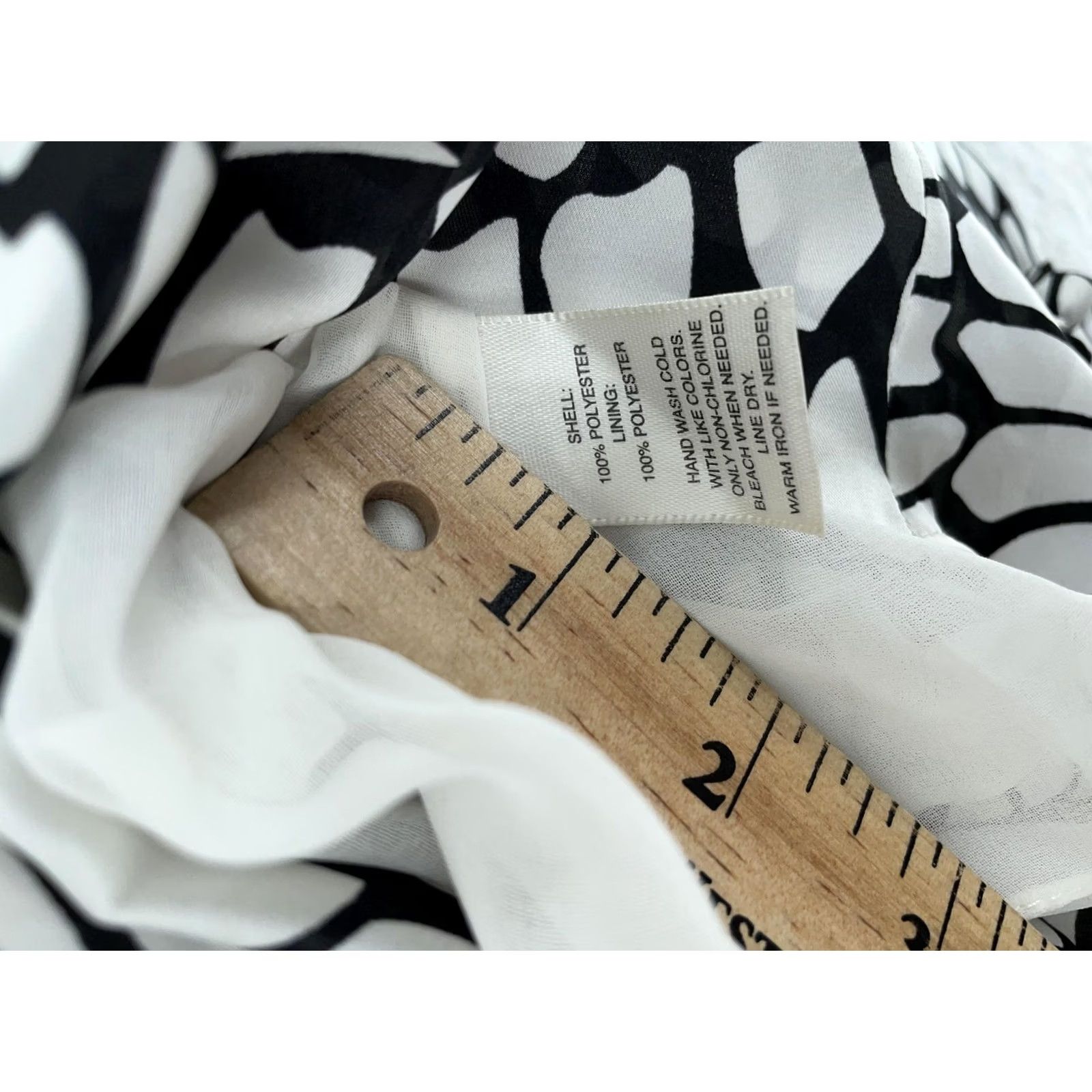 White House Black Market White House Black Market Blouse Womens Small Black White Ruffle Tie Waist Sleeveless Geometric Pattern Casual Spring Summer Size S / US 4 / IT 40 - 8 Thumbnail