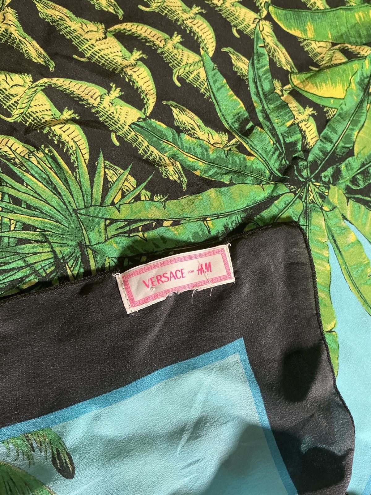 Versace Versace x H&M Alligator Scarf Size ONE SIZE - 3 Thumbnail