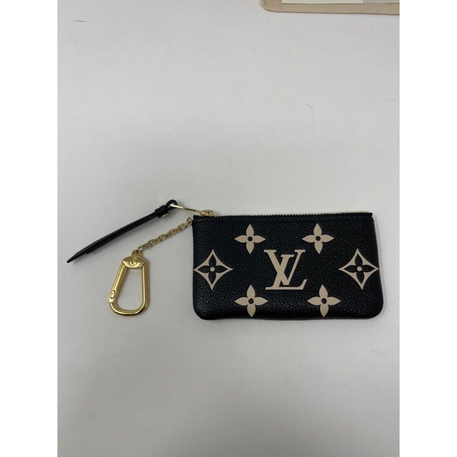 Louis Vuitton Louis Vuitton M80885 Bicolor KEY CLES POUCH BNIB Size ONE SIZE - 6 Thumbnail