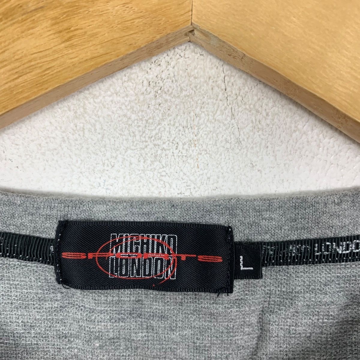 Vintage Vintage MICHIKO LONDON SPORTS Embroidered Logo Tee Shirt Top Size L / US 10 / IT 46 - 7 Thumbnail