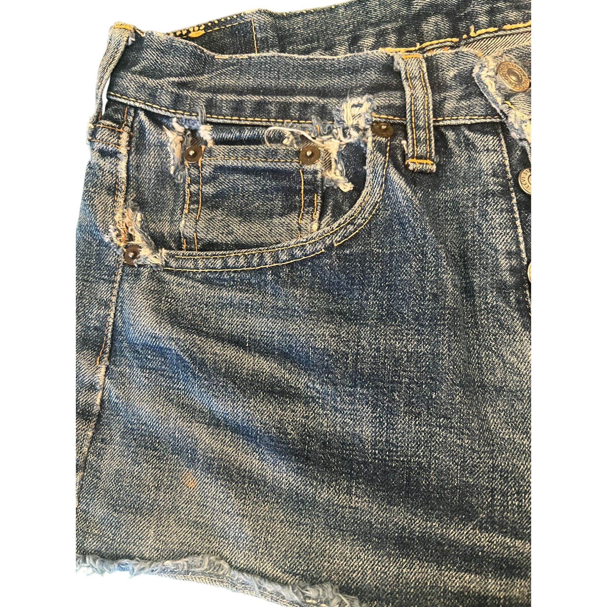 Levi's Vintage Levis Distressed Denim Shorts W/ Rolling Stones Patc Size 28" / US 6 / IT 42 - 15 Thumbnail