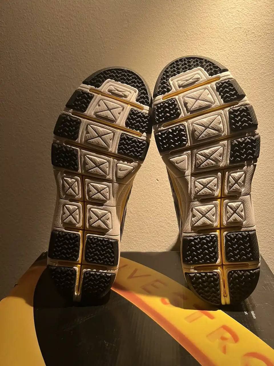 Nike Nike x Livestrong Size US 8 / EU 41 - 5 Thumbnail