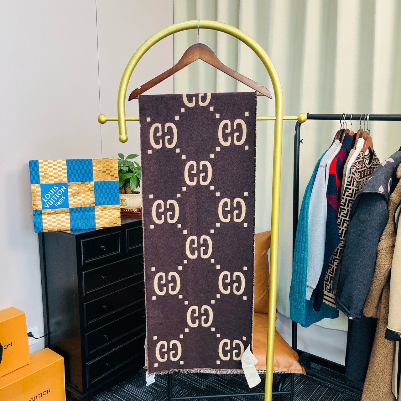 Gucci Gucci Brown new caramel full print scarf 2501-Nextarrow Size ONE SIZE - 1 Thumbnail