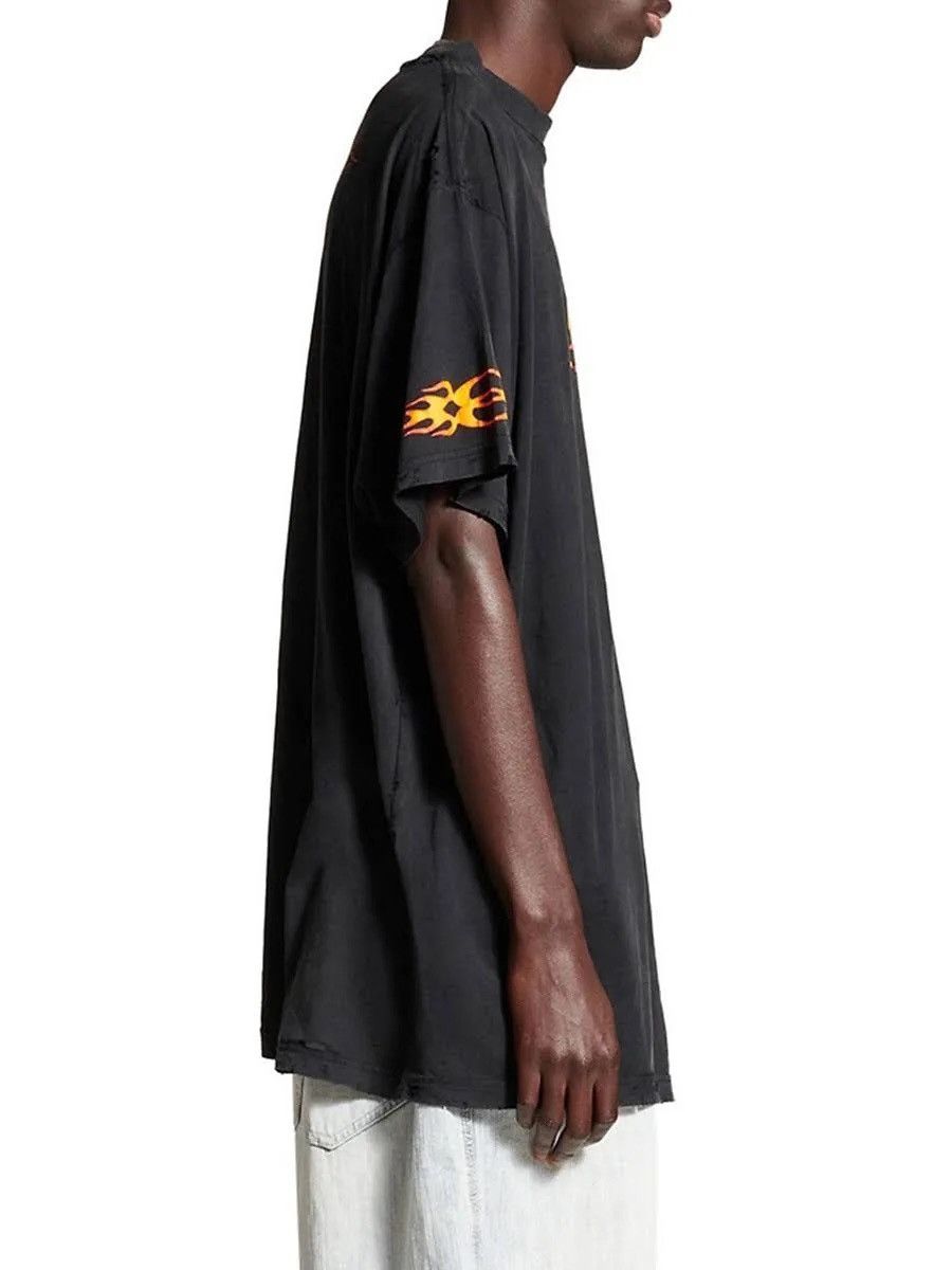 Balenciaga Balenciaga Burning unity logo oversized tee Size US L / EU 52-54 / 3 - 12 Thumbnail