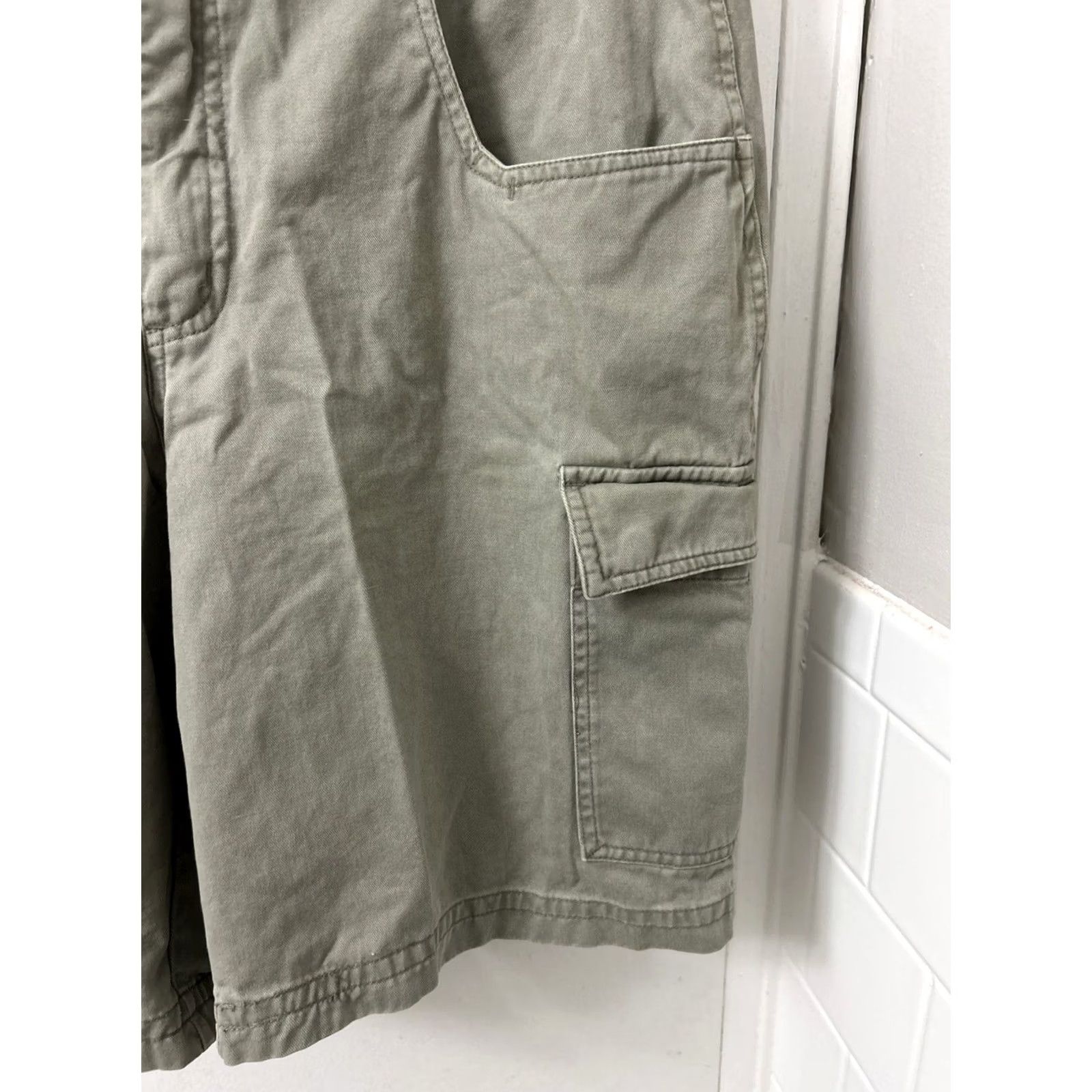 Vintage Columbia Cargo Shorts Mens Size 36 Sage Green Cotton Twill Utility 9" Size US 36 / EU 52 - 5 Thumbnail