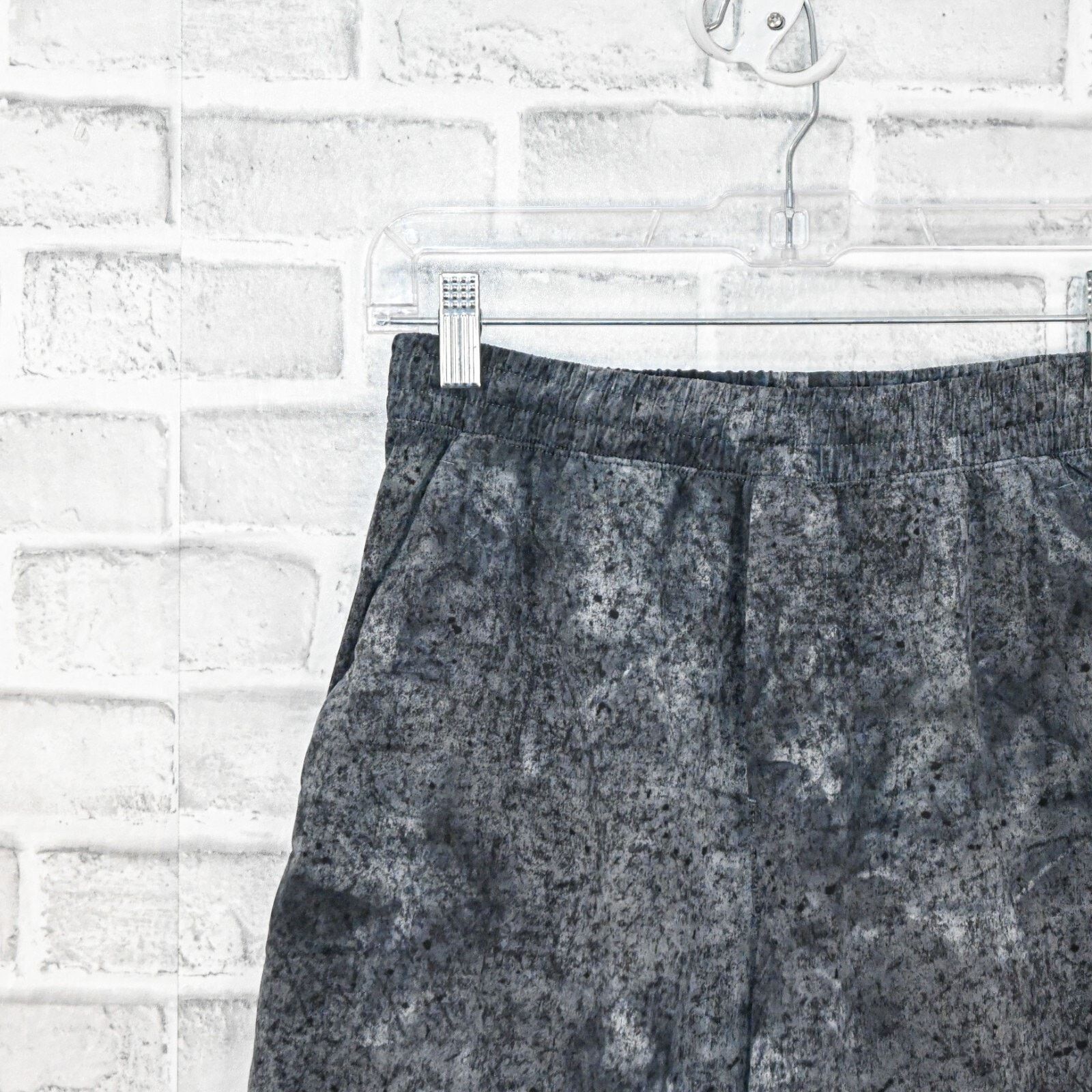 Lululemon Lululemon Men's liner less Peace Breaker Shorts grey Small Size US 28 / EU 44 - 4 Thumbnail