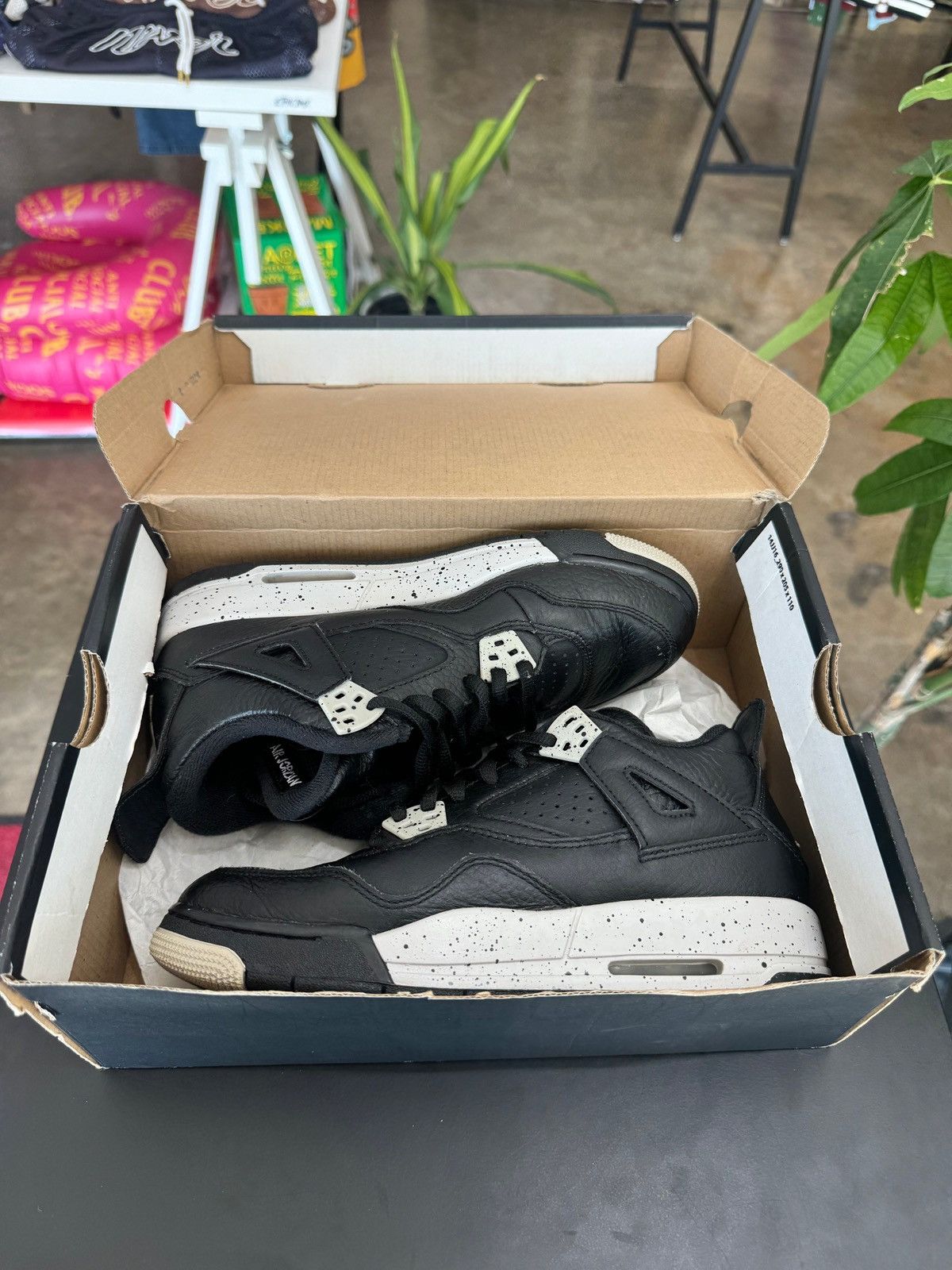 Jordan Brand Air Jordan 4 Oreo Sz. 5Y (2015) Size US 5 / EU 37 - 12 Thumbnail