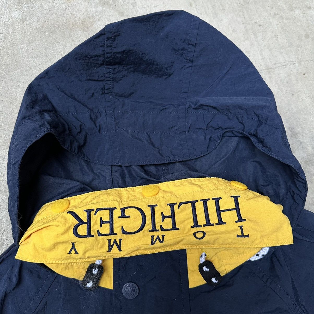 Tommy Hilfiger Vintage Tommy Hilfiger Windbreaker Size US XL / EU 56 / 4 - 5 Thumbnail