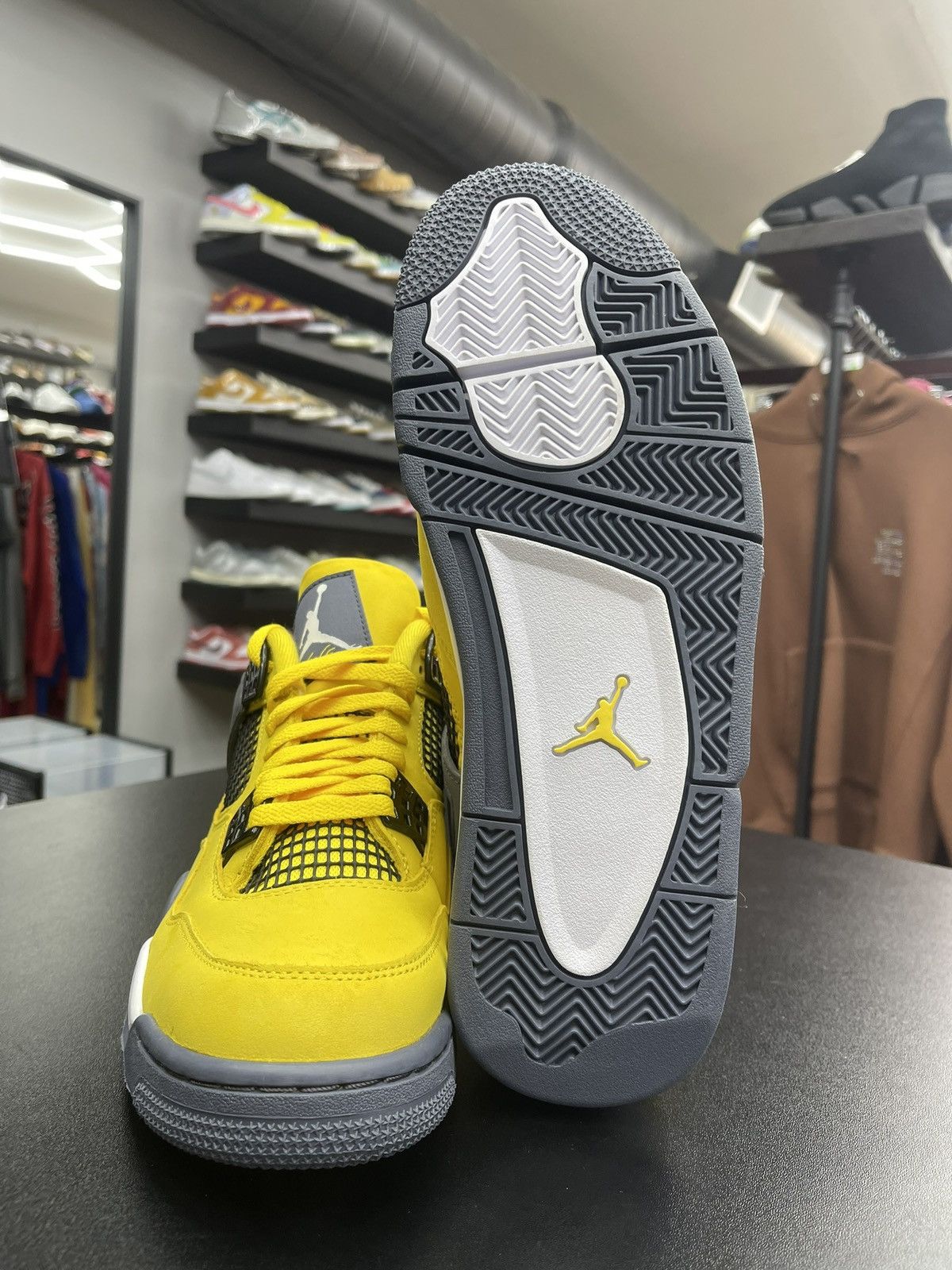 Size 9 - Jordan 4 Lightning (2021) Brand New