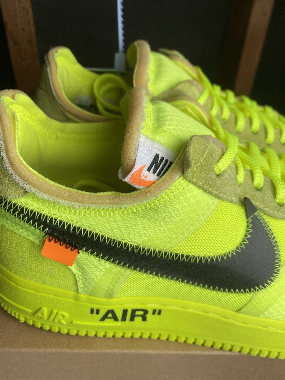 Nike Size 10.5 - Nike Air Force 1 Low Off-White Volt (2018) VNDS Size US 11 / EU 44 - 5 Thumbnail
