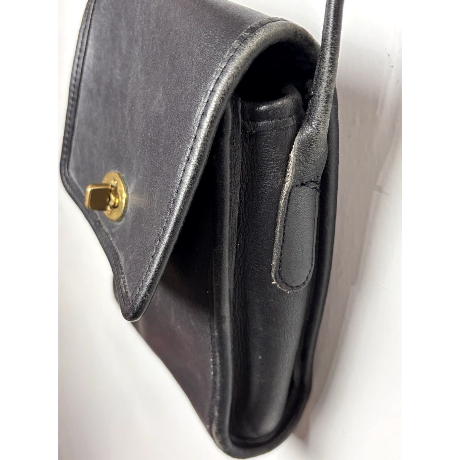 Coach VINTAGE Coach Crossbody Bag Glovetanned Leather Black 9893 Small Womens 7x2x? Travel Casual Distressed 90s? Size ONE SIZE - 7 Thumbnail